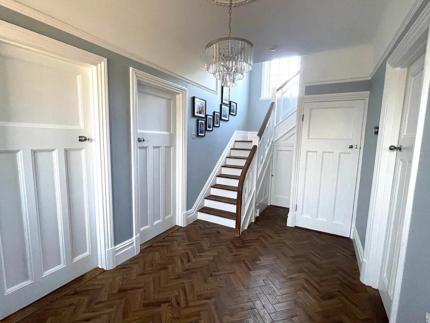 Luxury decorator old bursledon, paintology. Stunning blue and white hallway.