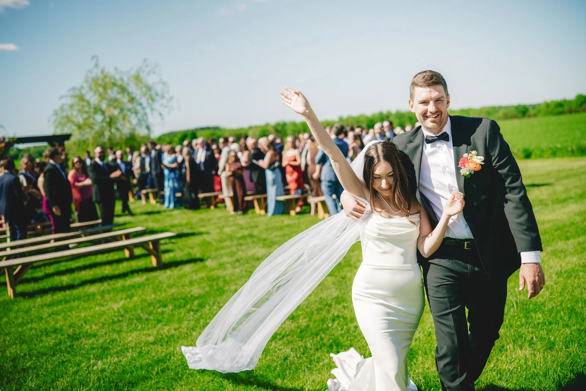 Barn Swallow Fields Wedding Photos | Holly and Patrick