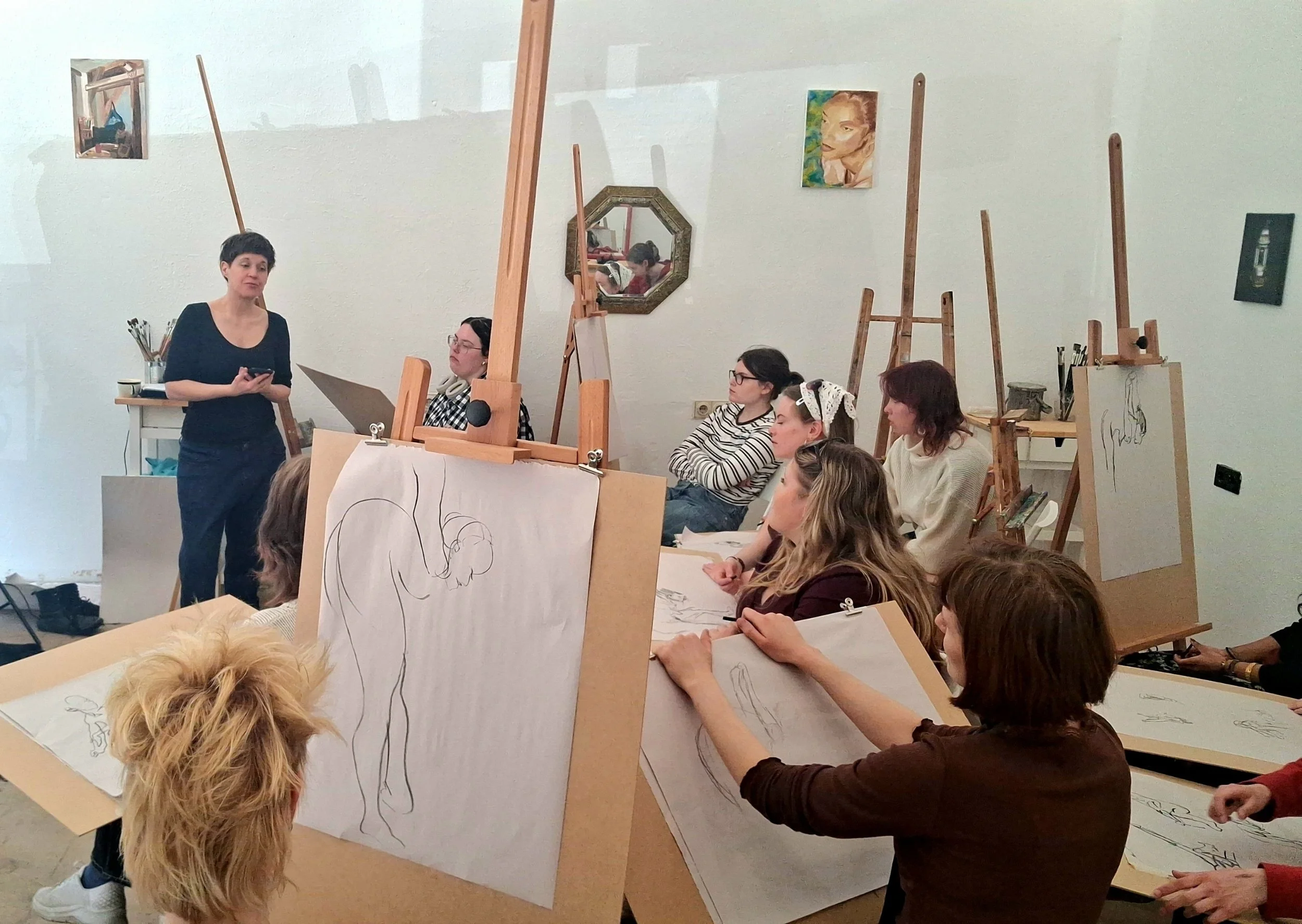 Emma Seach teaching students in a class