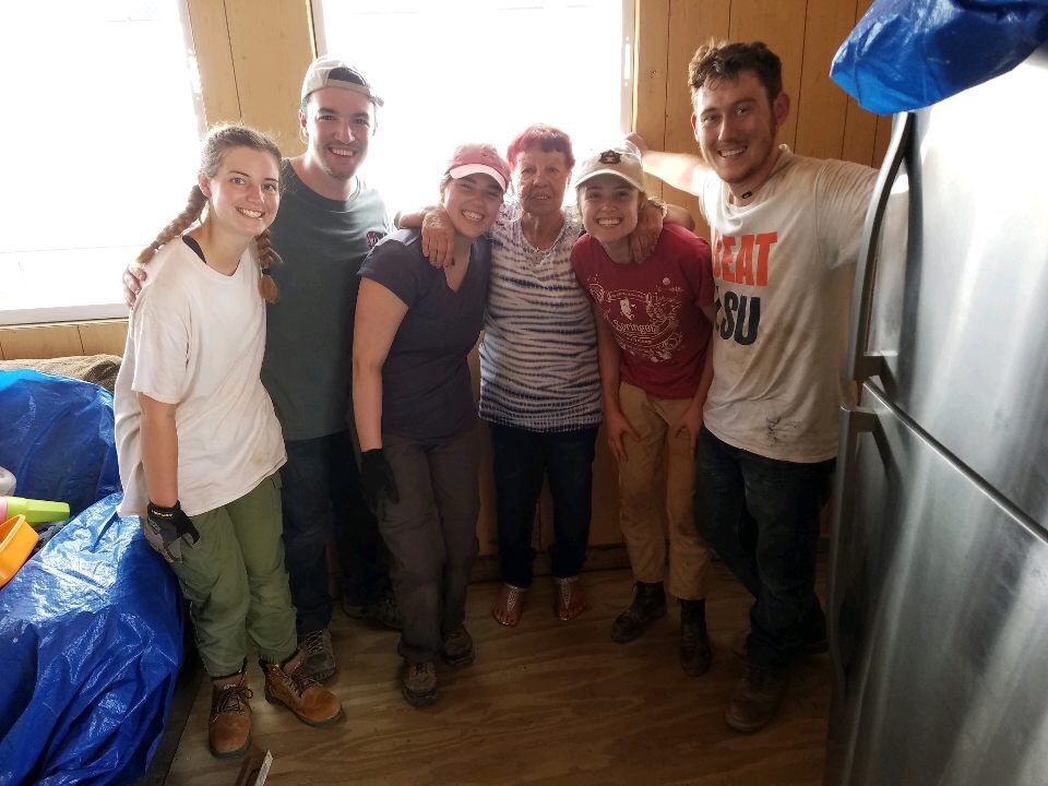 Team 3/ Pantalones Caliente finally gets to meet their homeowner and got to show them all the work they’ve gotten done!! From left to right: Megan Kucera, Josh Ellis, Sarah Jane Thompson, Antonia (the homeowner) Bekah Wommack, Ben Gourley