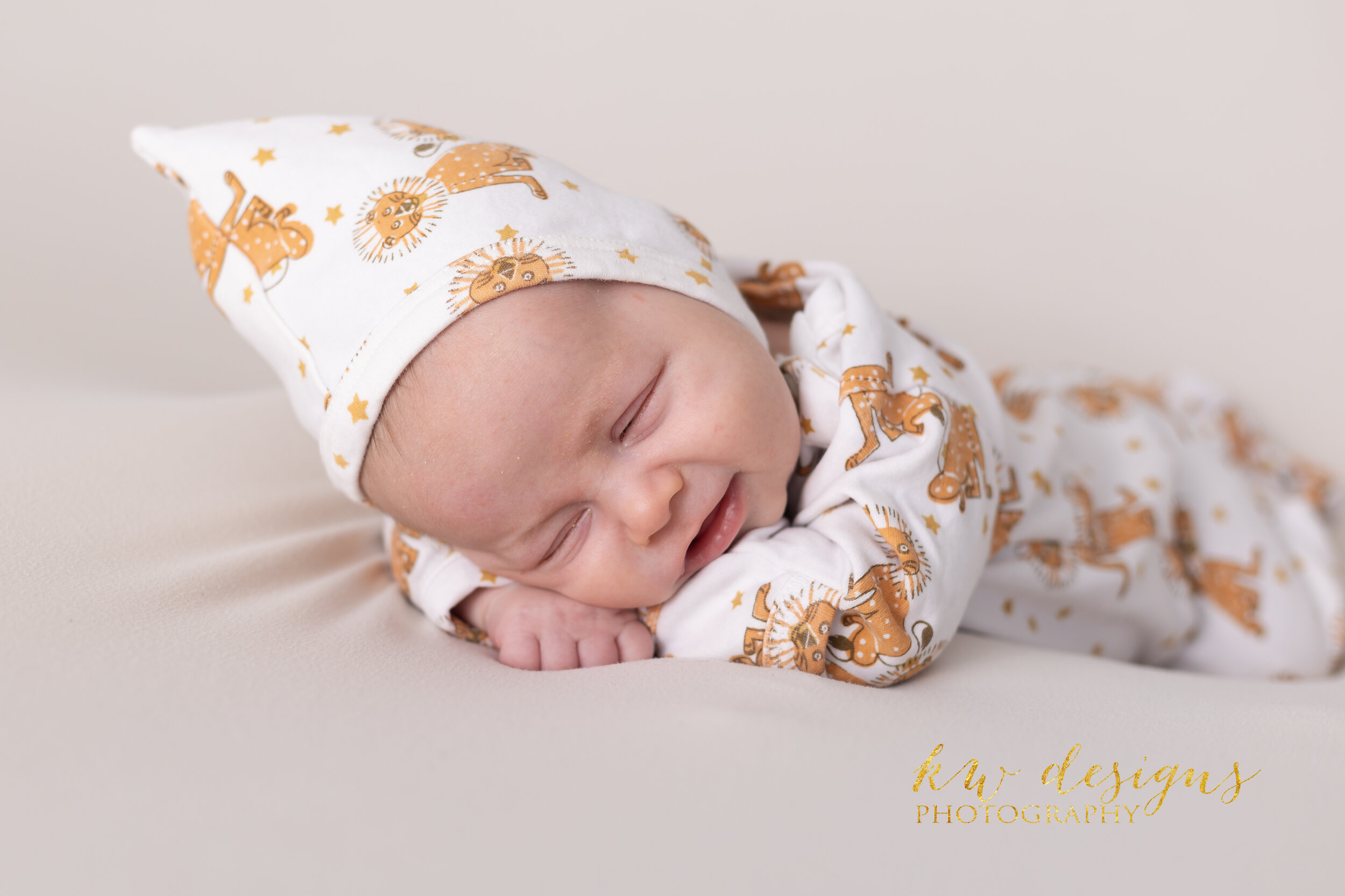 Hugo Newborn Studio Session LOGO-14.jpg