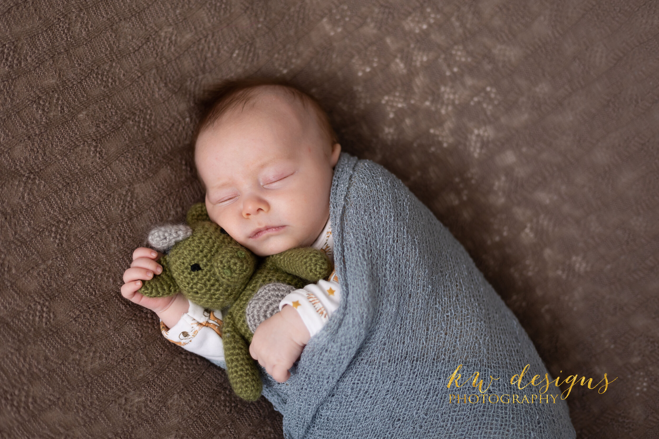 Hugo Newborn Studio Session LOGO-19.jpg