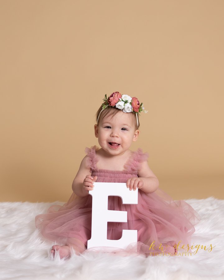 Hazel One Year Portrait Session-10.jpg