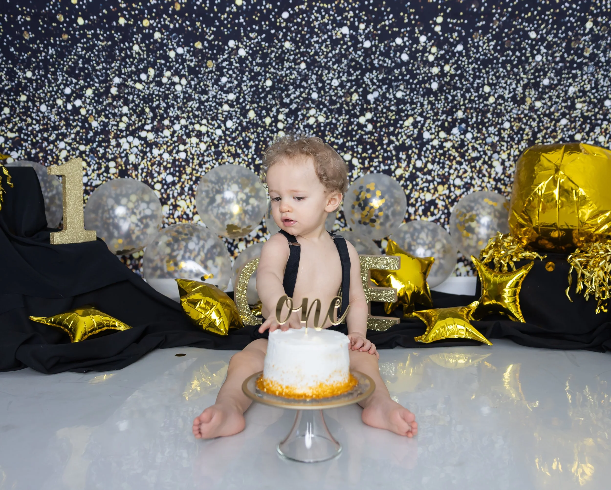 Logan Cake Smash-34.jpg