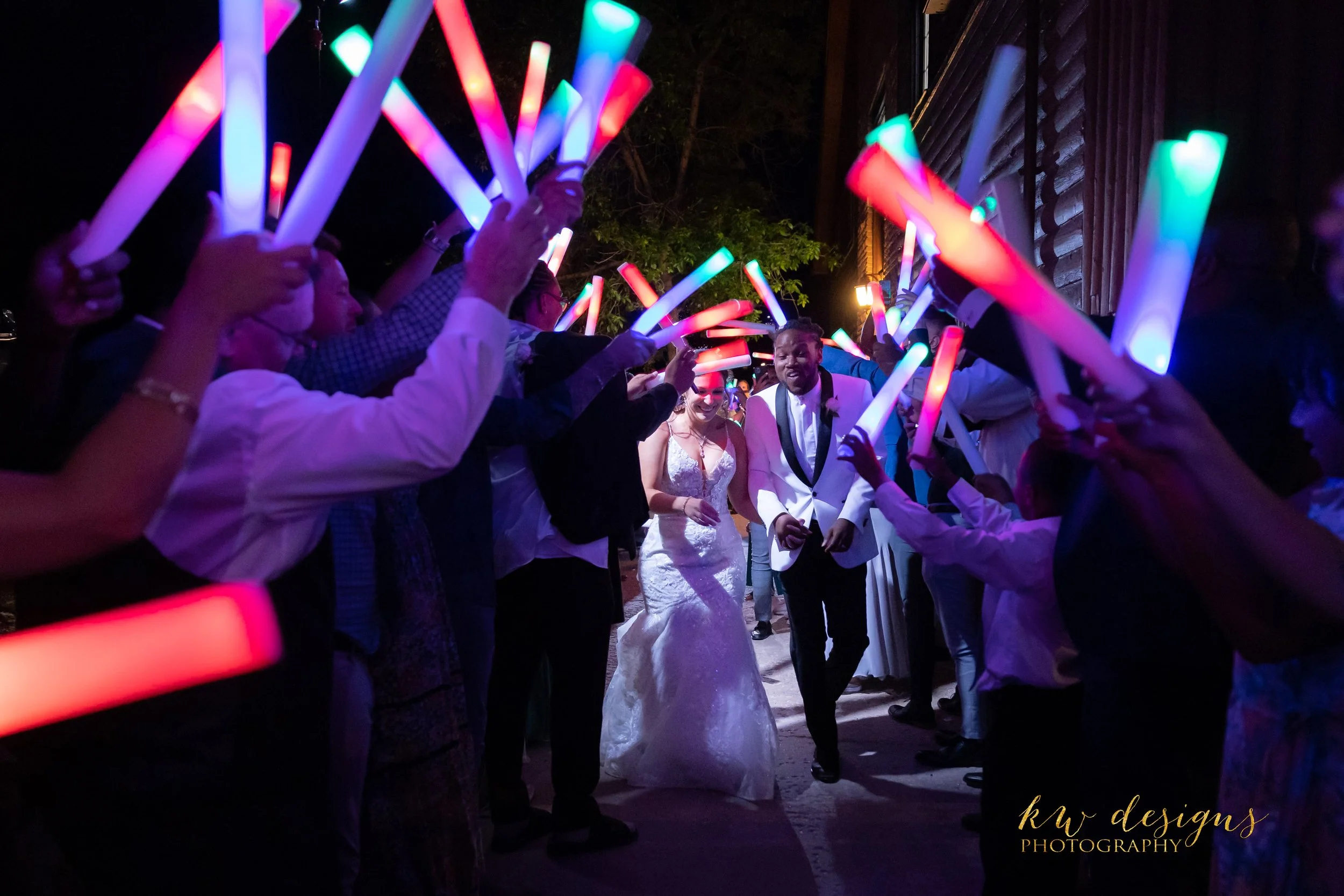 Alex & Berto Wedding Day Previews-70.jpg