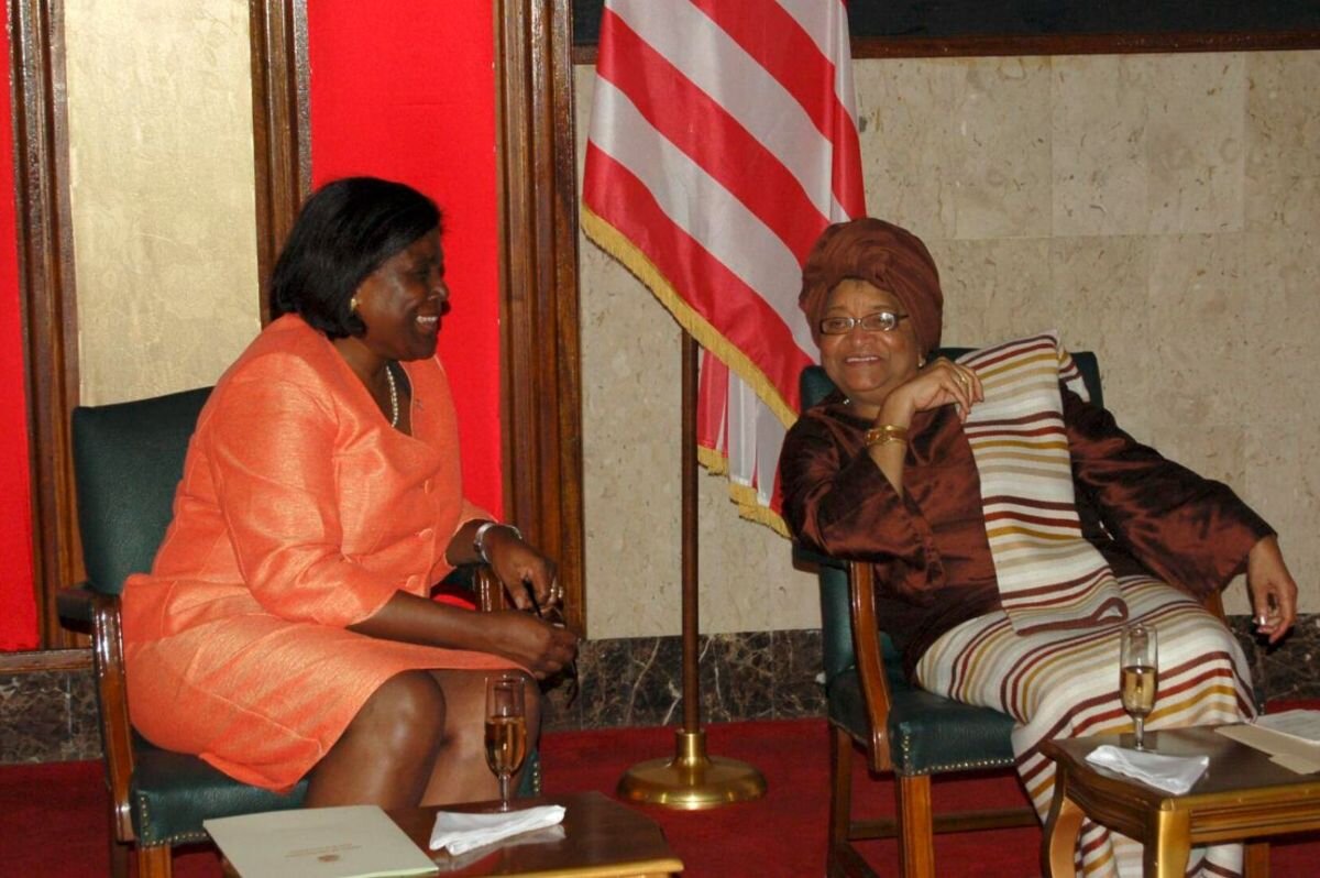 U.S. Ambassador to Liberia Linda Thomas-Greenfield, left, meeting with Liberian President Ellen Johnson Sirleaf. (Credit: U.S. State Department)