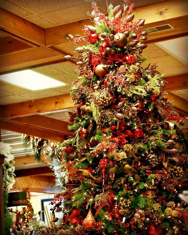 Cherry Red Christmas Tree Top Detail DKdekor.jpg