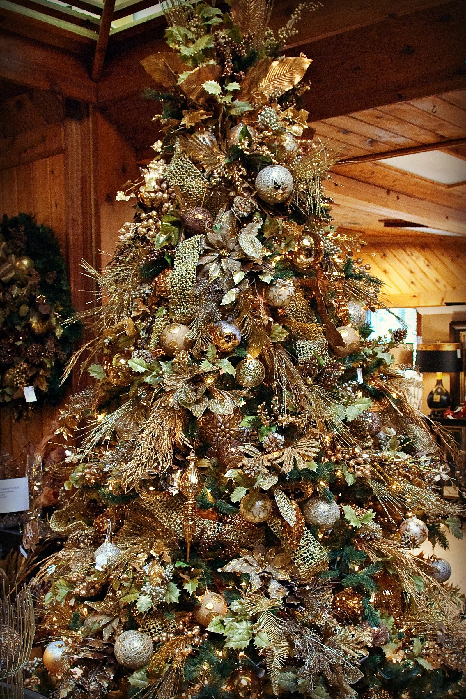 Gold Christmas Tree DKdekor.jpg