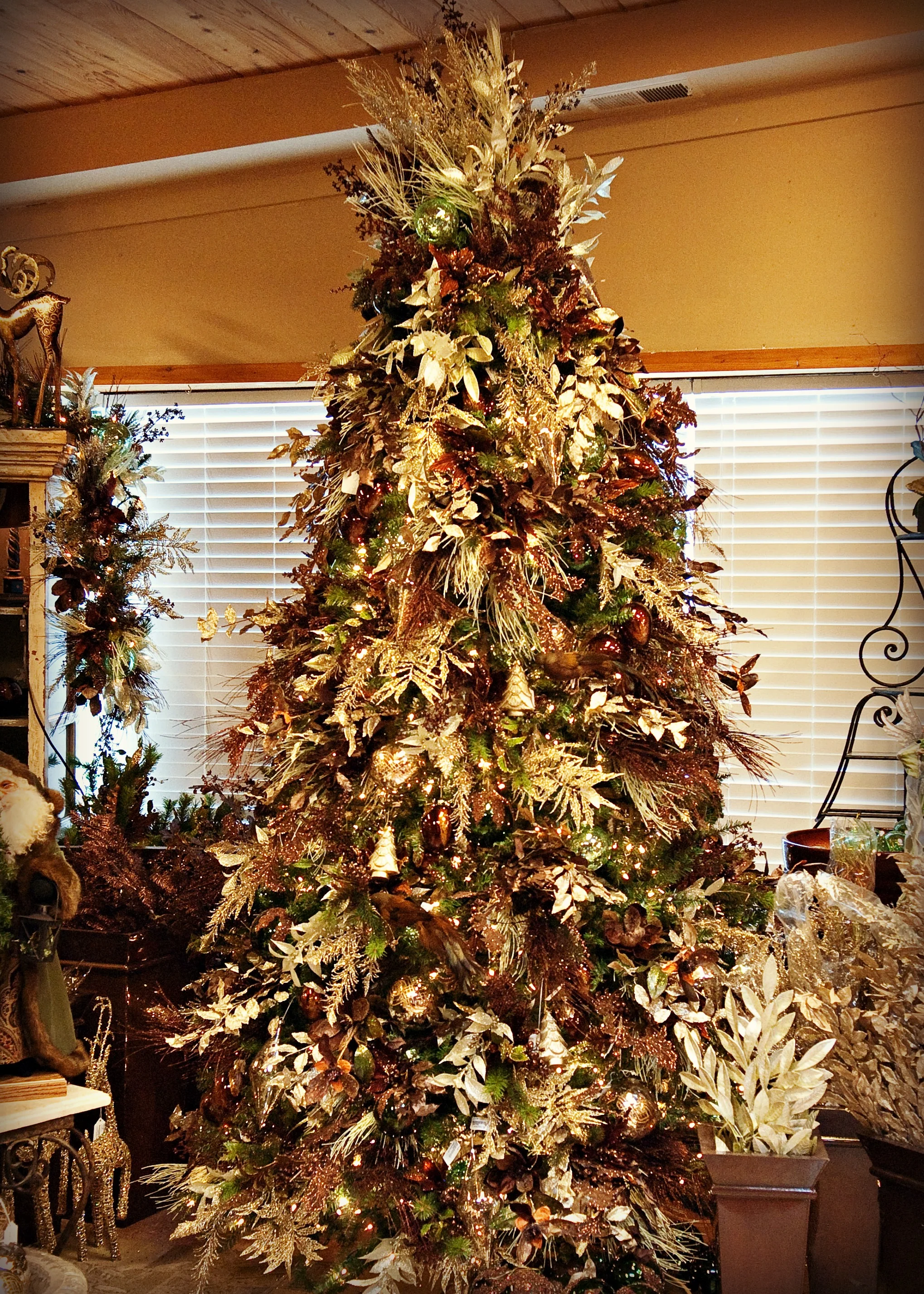 Metallic Leaves Christmas Tree DKdekor.jpg