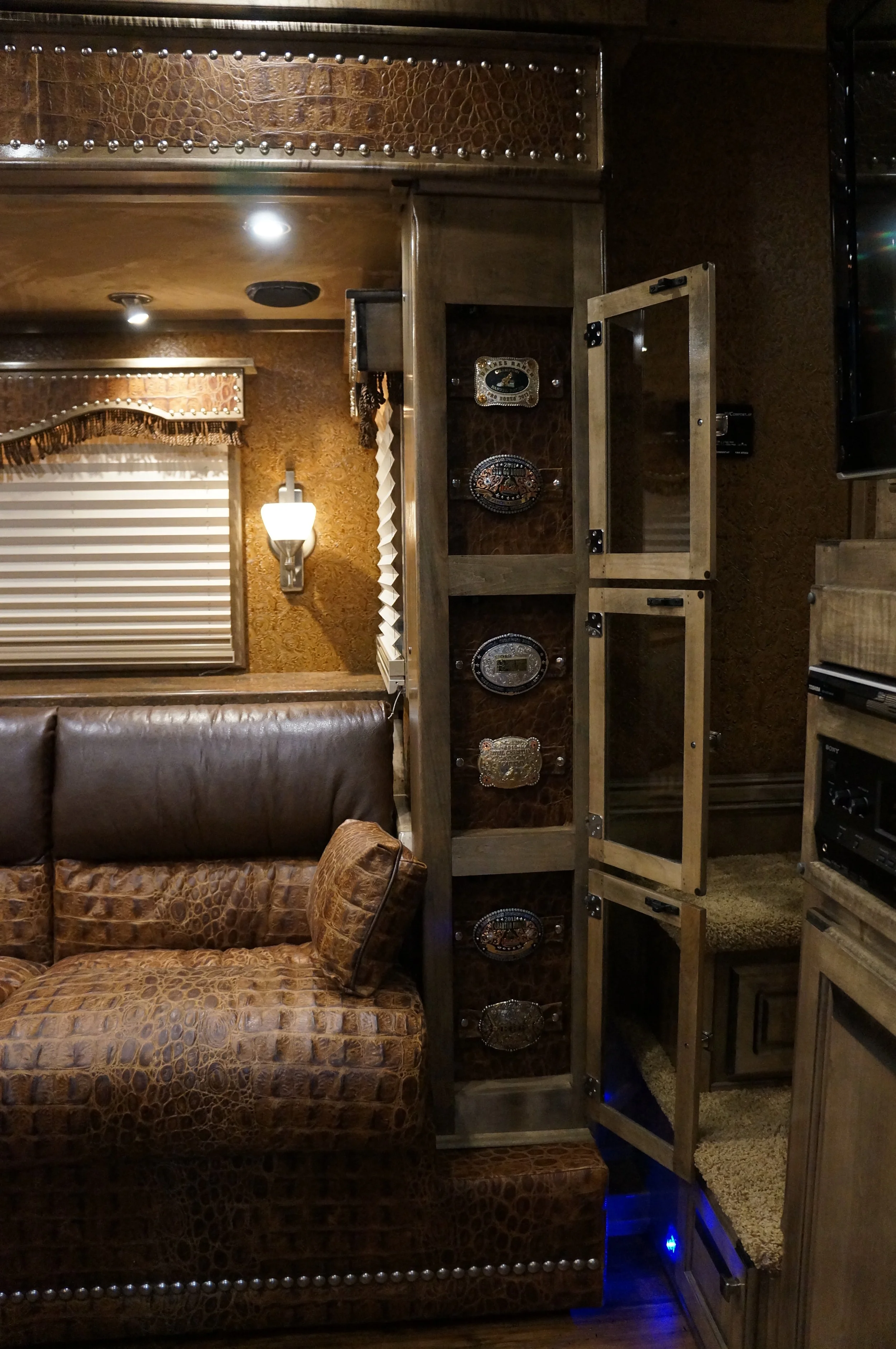 Buckle Case Slide Out Front