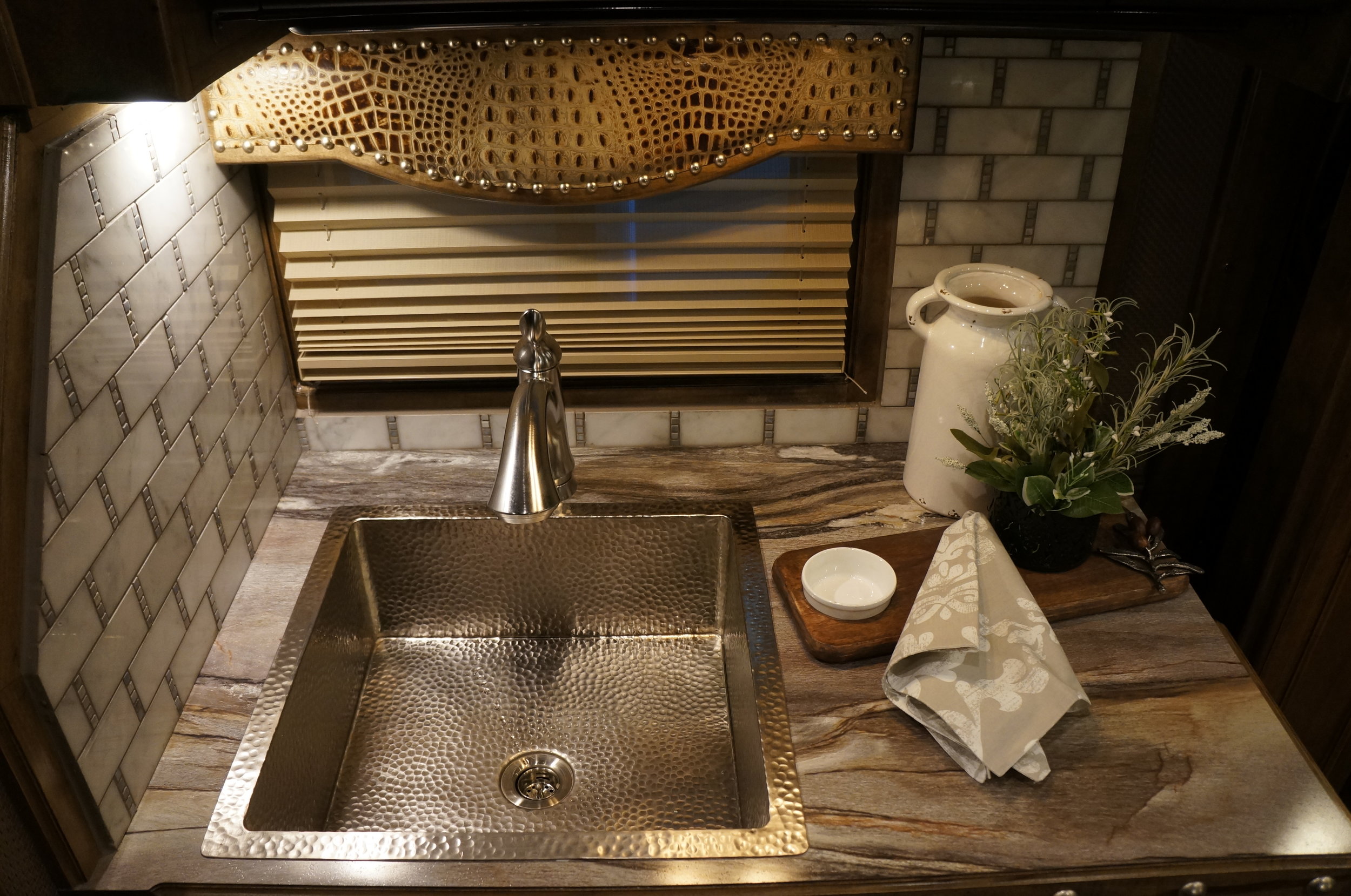 Nickel Square Sink with Stainless Pull-Out Faucet