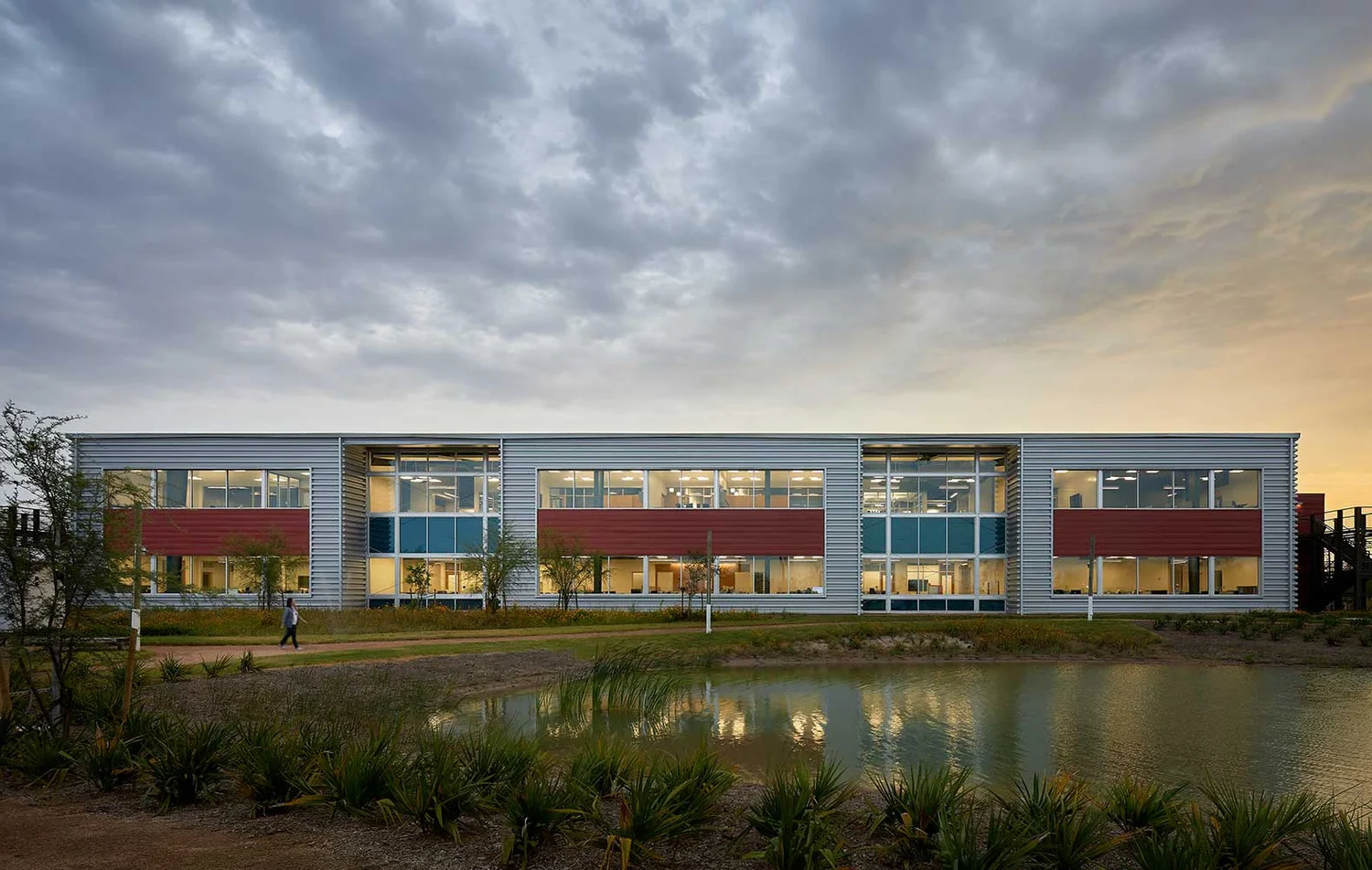 Idea Headquarters Hocker Idea Headquarters Hocker