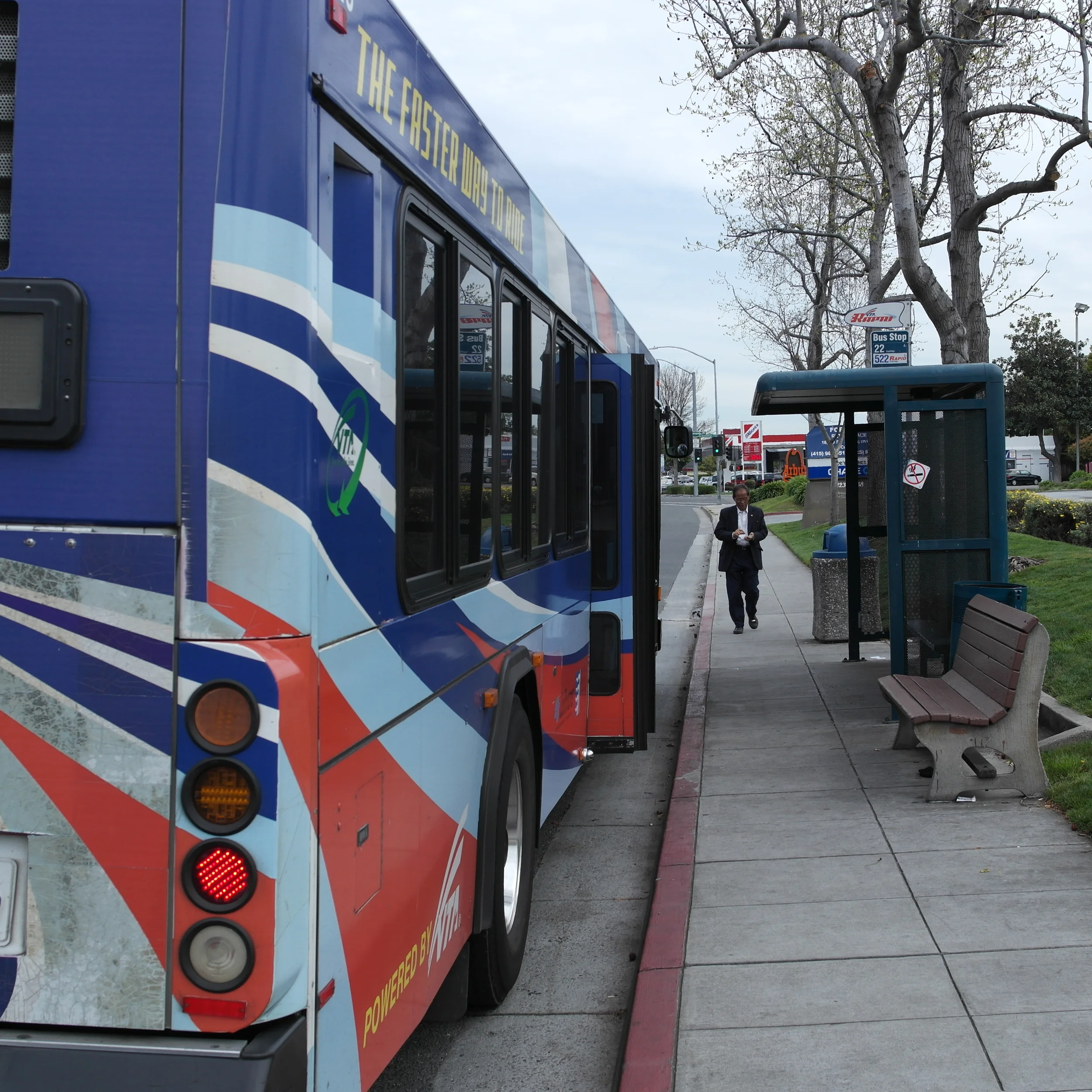 VTA bus 522 stops on the Western Node.