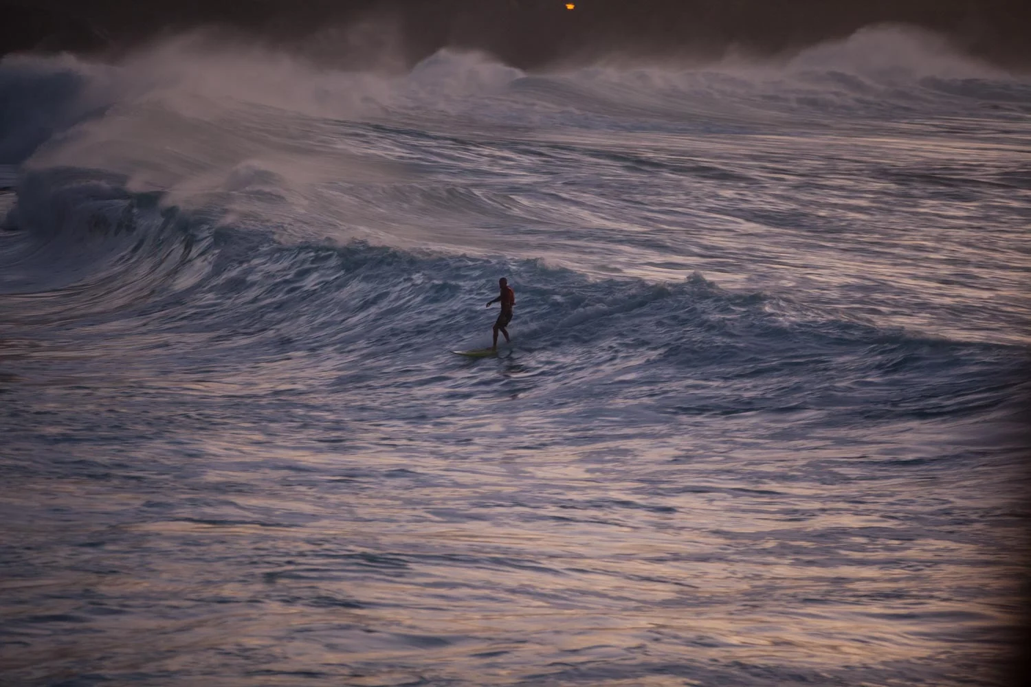 Kelly Slater coming back in at Waimea.