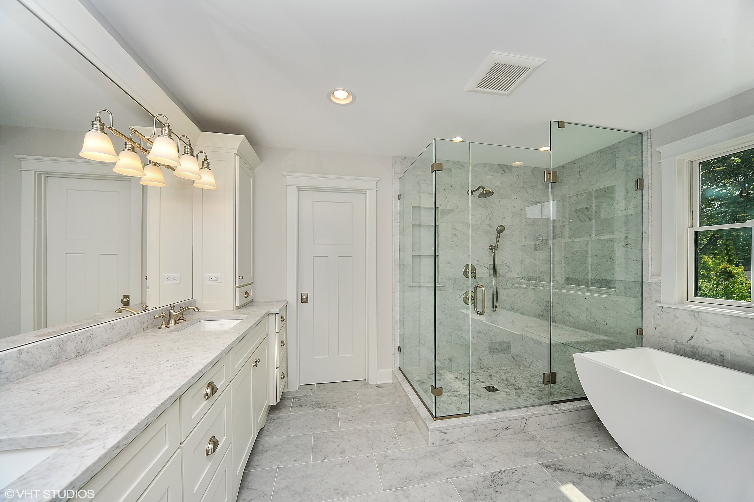 14_103northpineavenue_168_MasterBathroom_HiRes.jpg