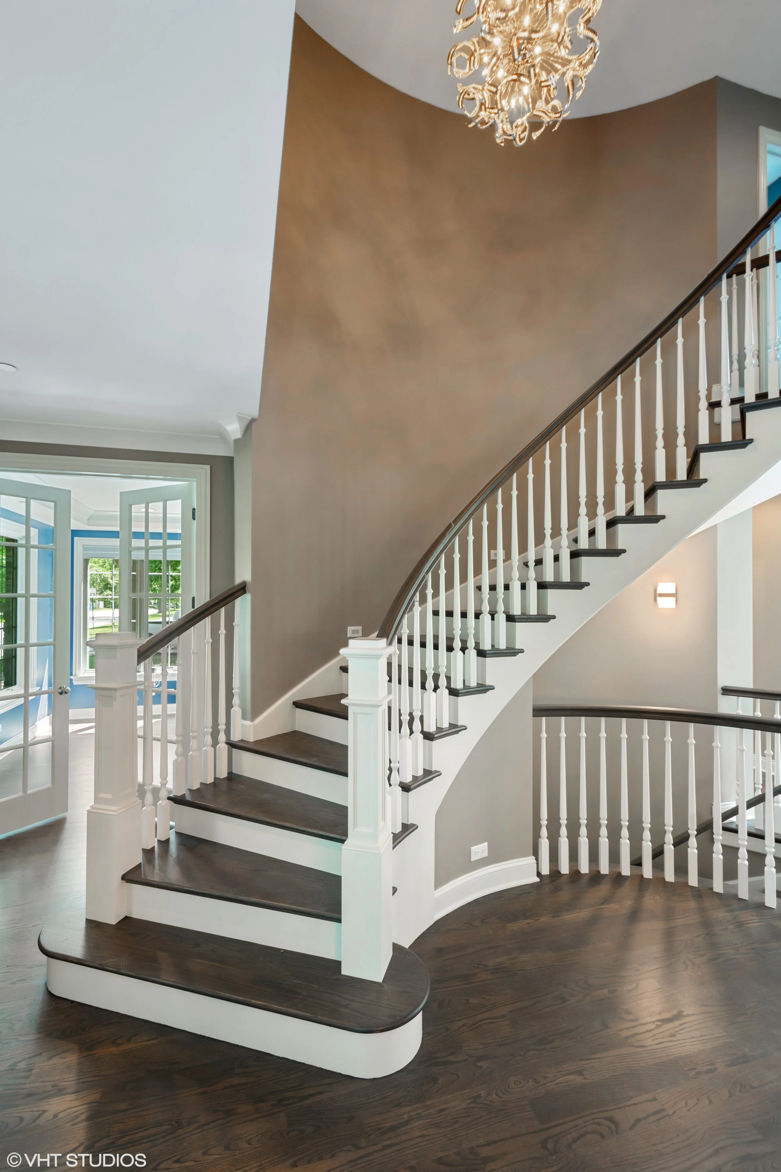 02_200SouthEdwardSt_32001_Foyer_HiRes.jpg