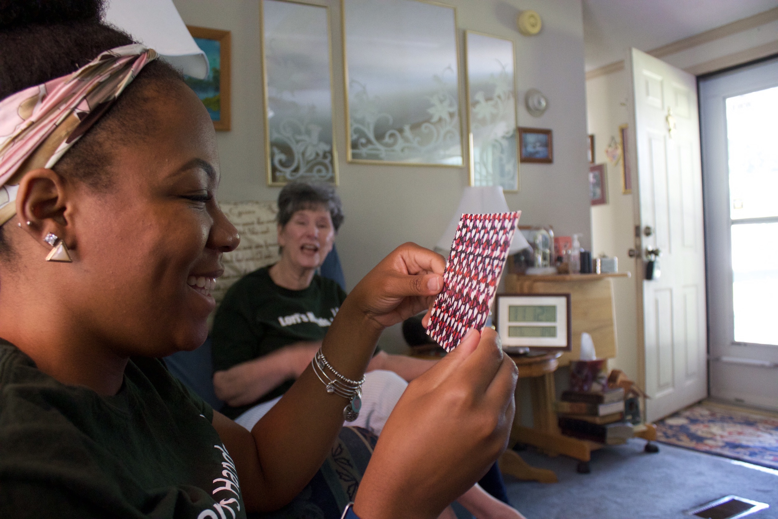 One of Alyssa's clients has her check out a "magic eye" game during a visit 