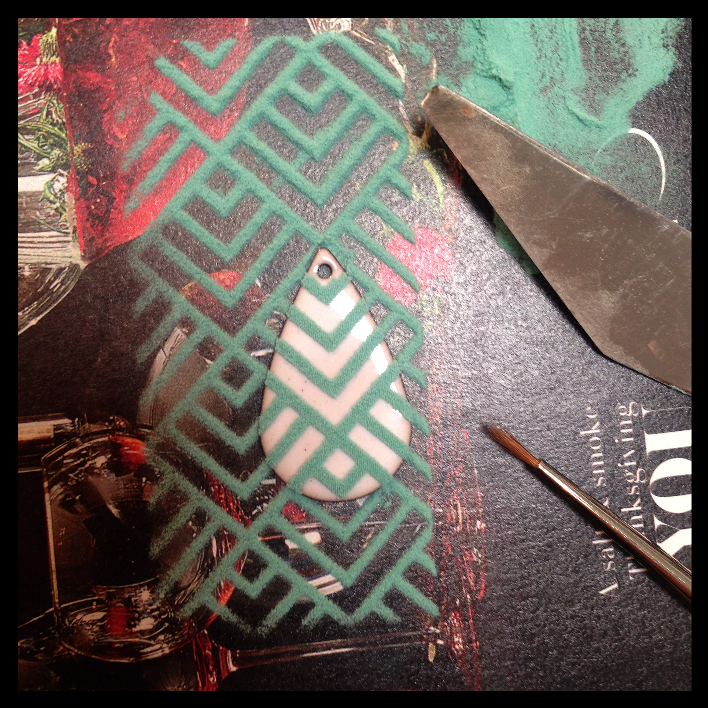 Screen printing a pattern in enamel.