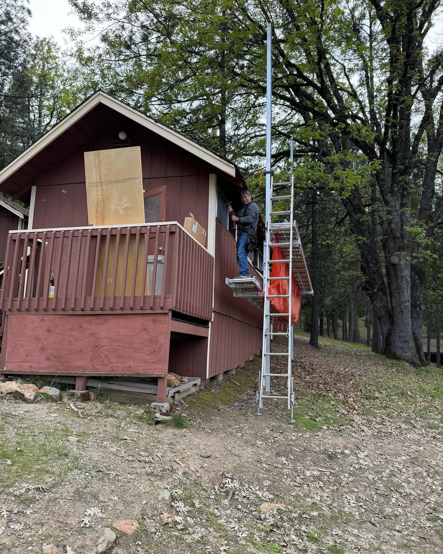 Knocking out another cabin remodel right before summer!! Tell us your favorite camp memory that pertains to your sleeping accommodations here at Diamond Arrow! Does anyone remember sleeping in the wagon train?

#followdaarrow #camp #summercamp #campl