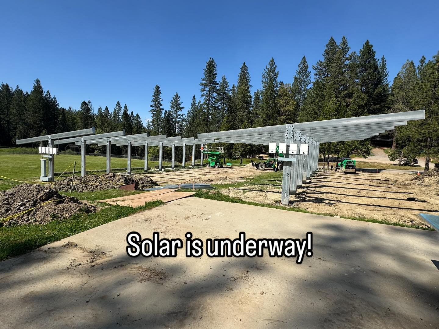 After the crew faced more challenges than they expected, they are finally making good progress! ☀️ 

#followdaarrow #solar #solarpanels #camplife