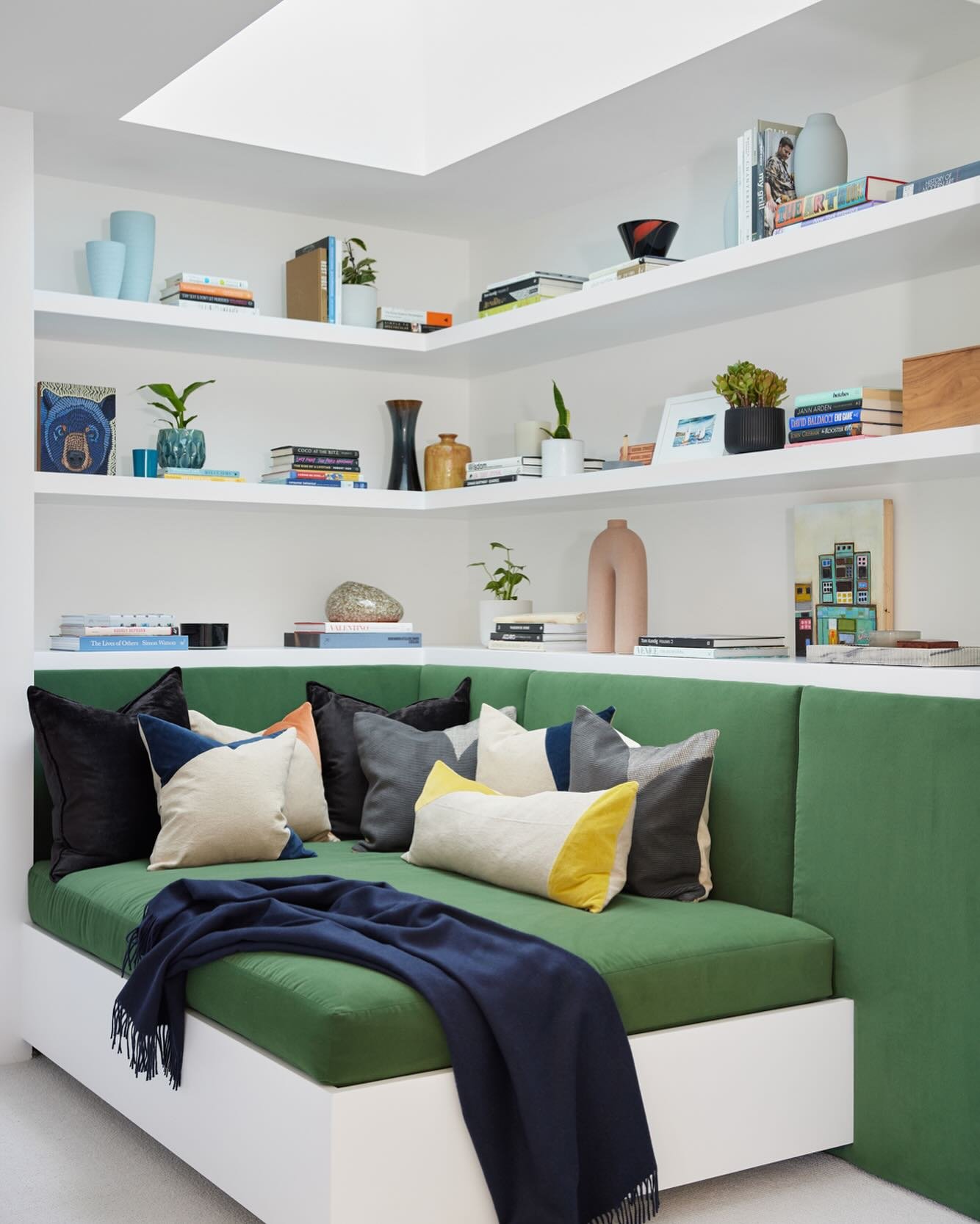 Here&rsquo;s a close up of the cozy reading nook featured in @westernliving magazine&rsquo;s current issue. &ldquo;It&rsquo;s a little escape when the house is bustling.&rdquo;&thinsp;&thinsp;&thinsp;
&thinsp;
&thinsp;
@1_ward_studio @jeffykid73 @red