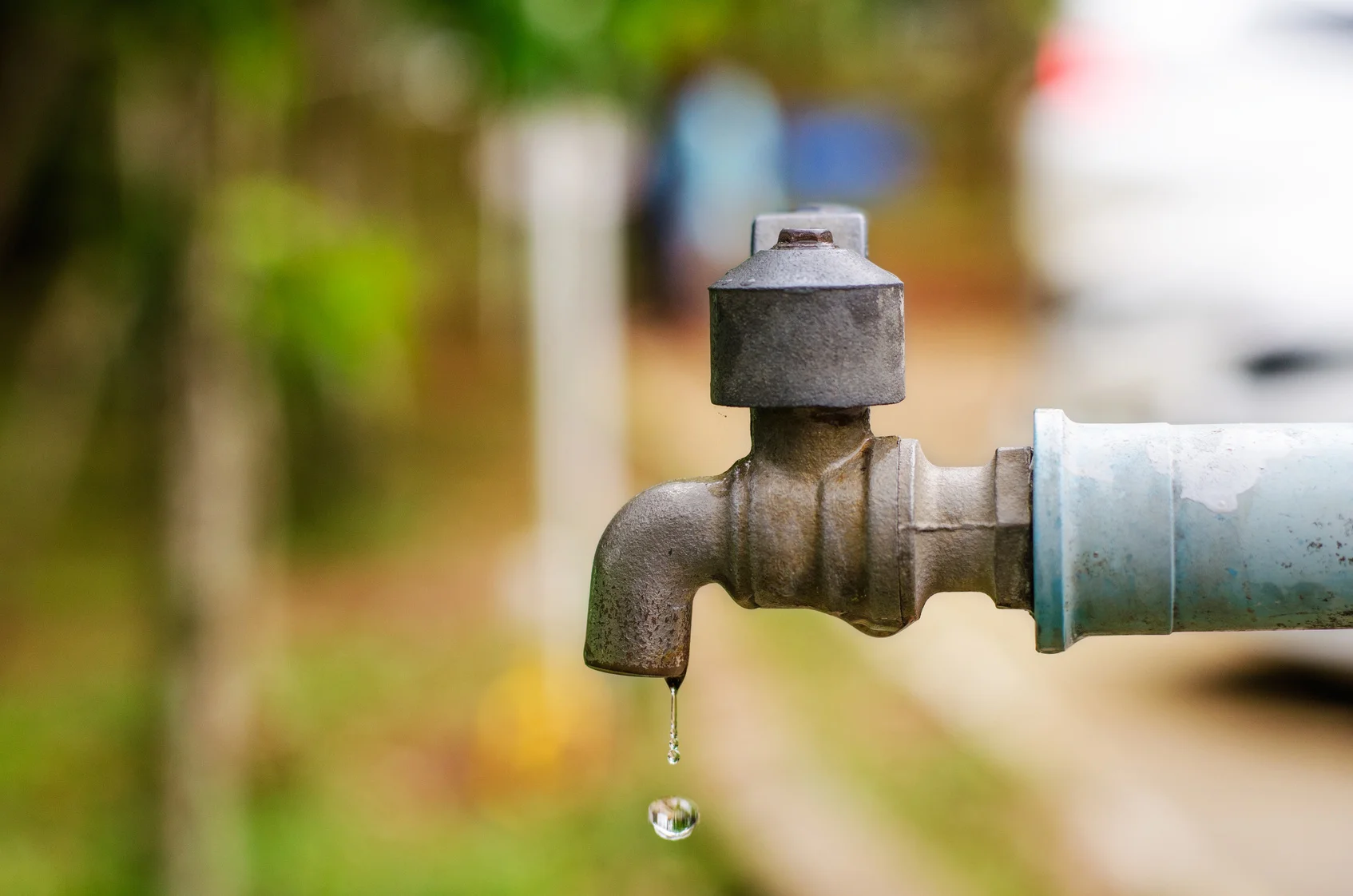 Fotolia_119028676_WaterSpicketLeak.jpg