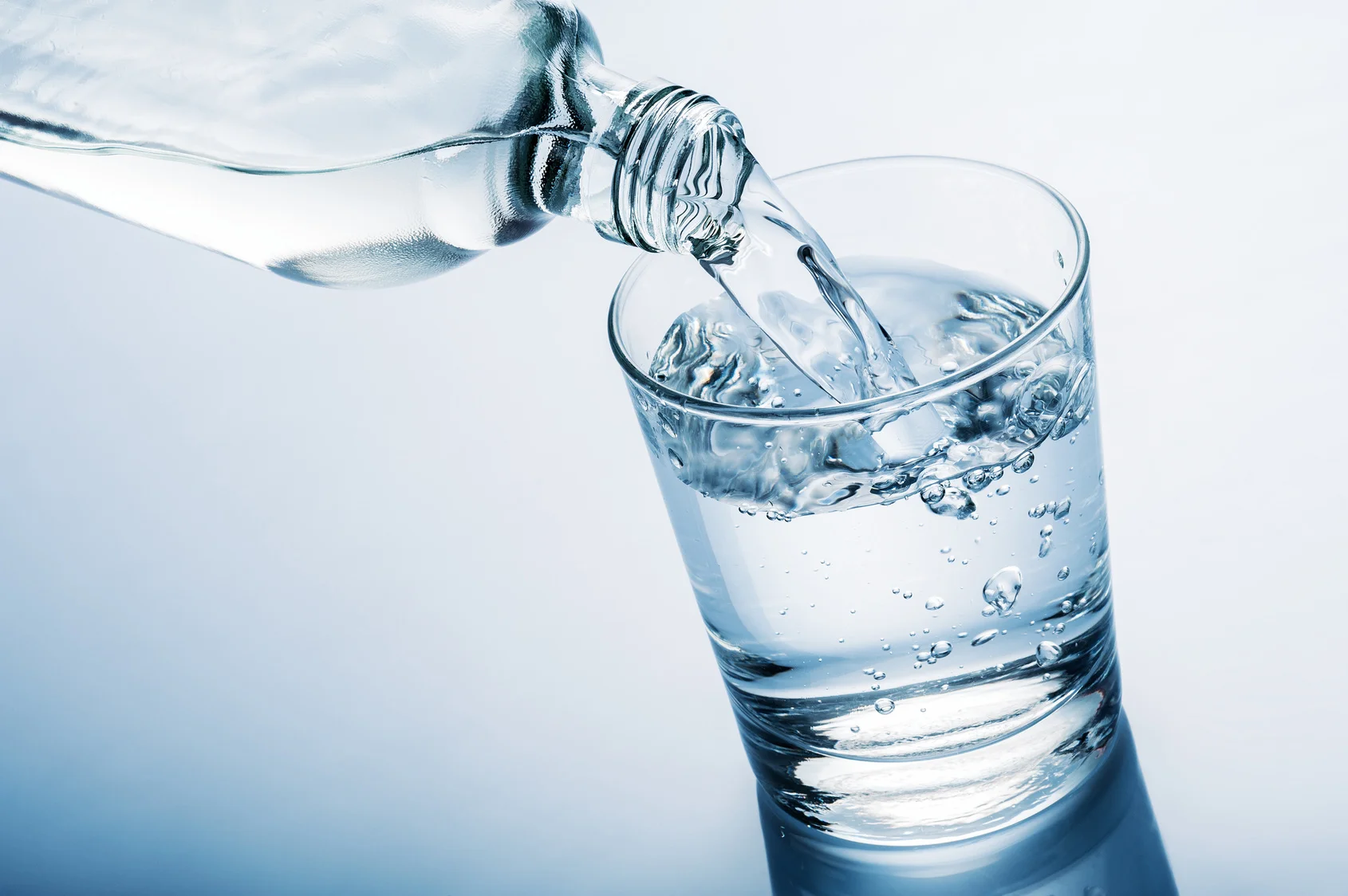 Fotolia_80002608_bottledwaterpouringintoglass.jpg