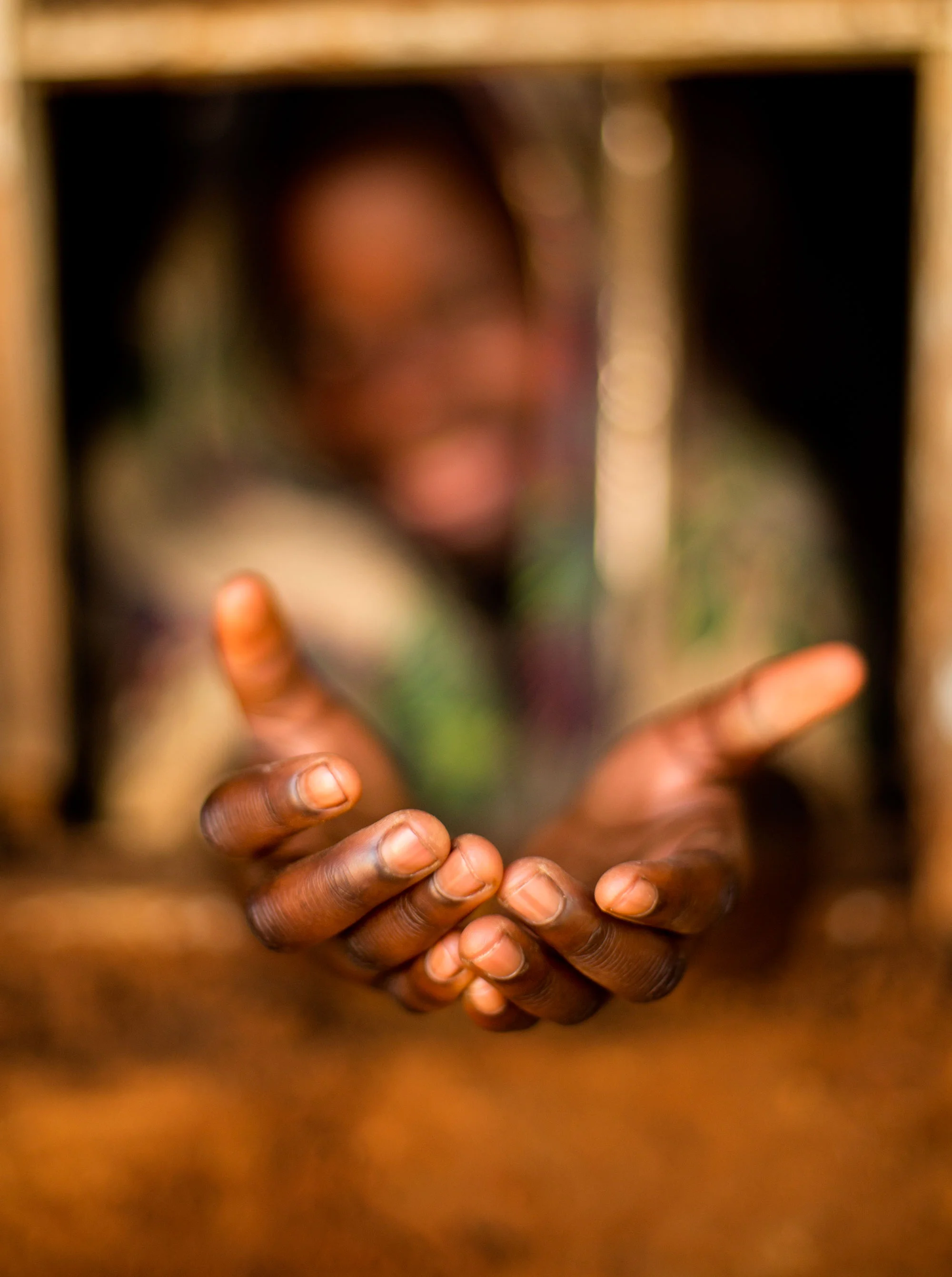 Awema_hands_1124.jpg