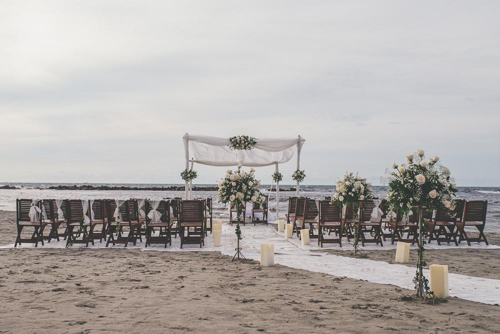 decoracion de bodas en la playa.jpg