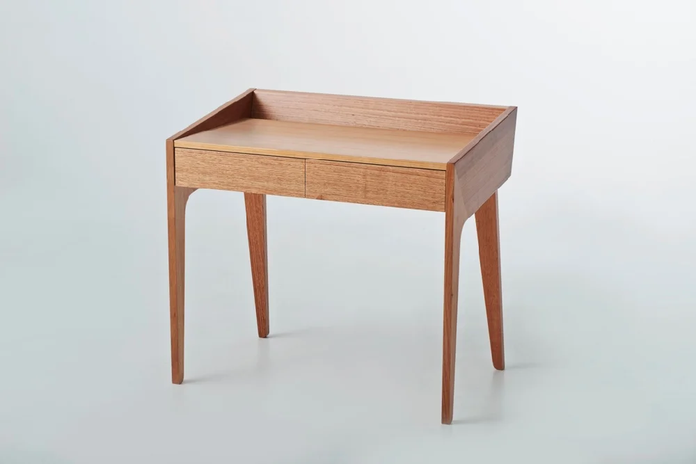 Robyn Wood, Reflect Desk, 2015, Victorian Ash, photo: Simon Vaughan