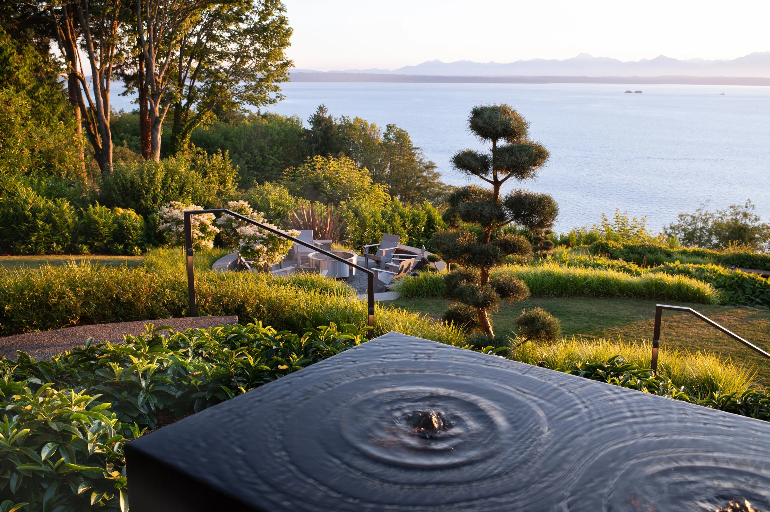 Fountain and fire terrace at Sound View
