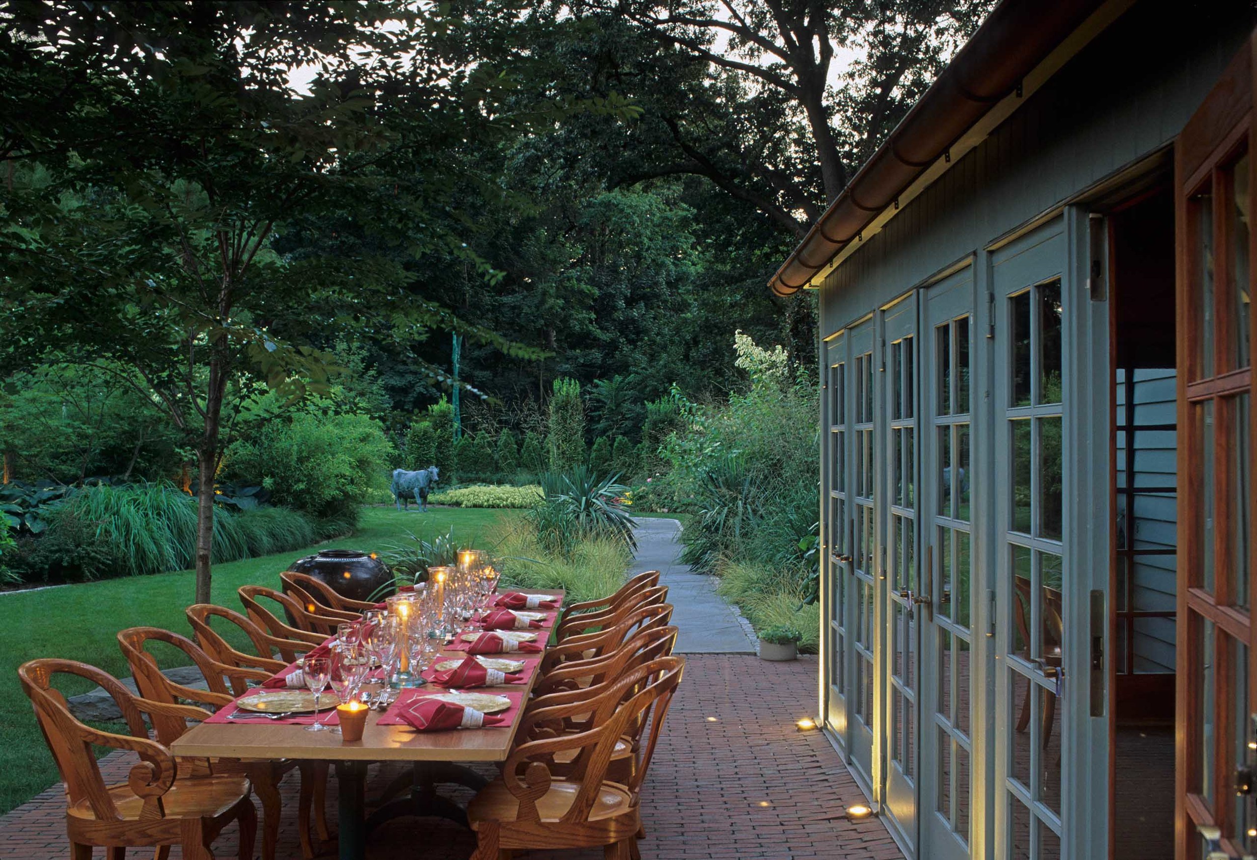 The guest house and the art walk at Mountsier Estate nearly twenty years ago. (Photography by Jerry Harpur)