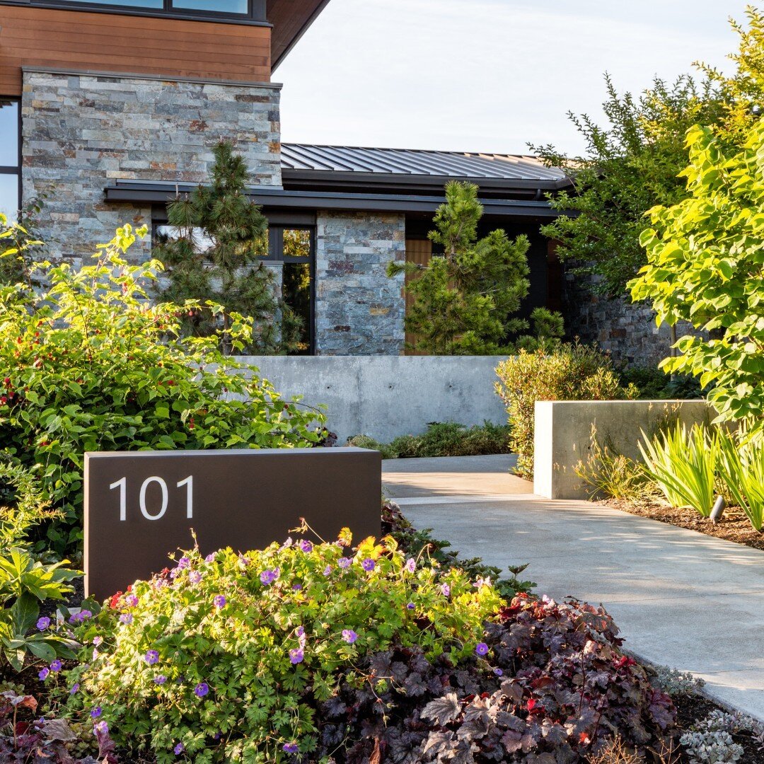 Coming soon: The Five Residence will be featured in @FlowerMagazine.  Photograph by @mirandaestes
Architecture by @kor_architects, constructed by @hoxiehugginsconstruction, landscape construction by @Nussbaum_group. 

#garden #flowergarden #landscape