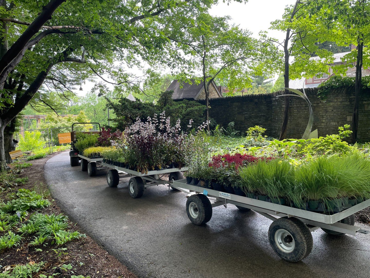 Exciting times at @yewdellgardens: plants custom grown from @ProvenWinners seedlings arriving from the garden&rsquo;s nursery for planting at the new Castle Gardens.

Design by @LandMorphology
Construction by @EZ_Constructionco
Photos by @yewdellgard