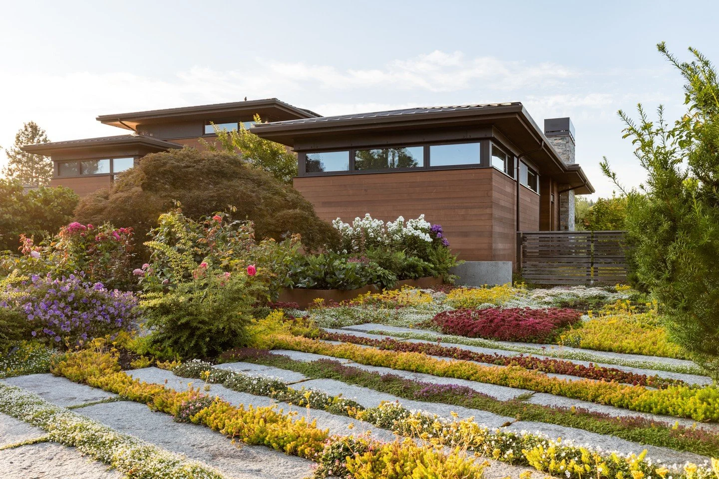 The design of the Five Residence in Bellevue features a partially paved side garden, thoughtfully planted with sedum, providing both aesthetic appeal and a functional space for extra vehicle or boat parking.

Photo by @mirandestes.  Architecture by @