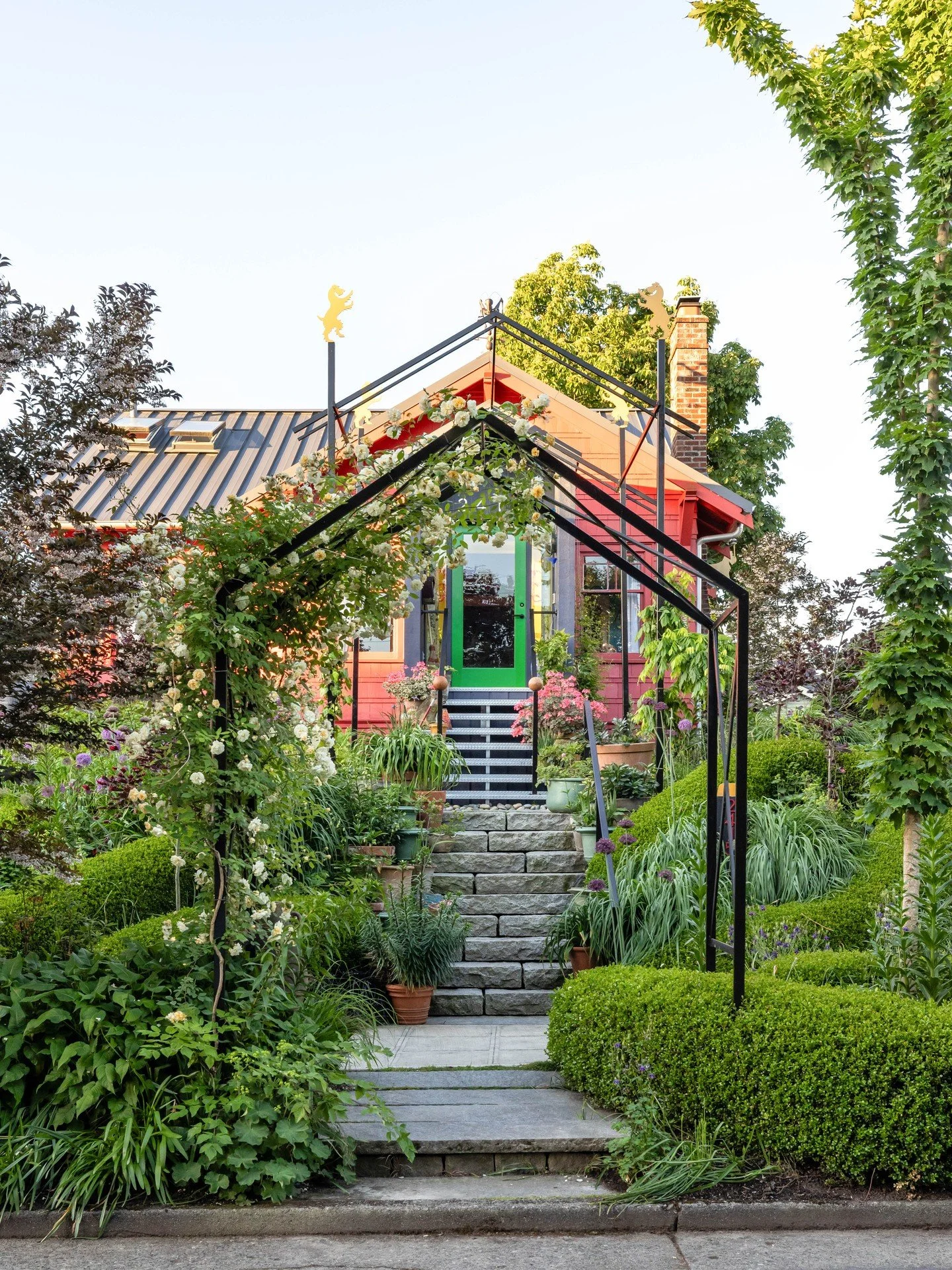 We are honored to announce that Richard's home and garden are featured in the The New York Times today!

Visit our bio for a link to the article. 

Photos by @mirandaestes

#gardendesign #plantingdesign #interiordesign #landscapearchitecture #LandMor