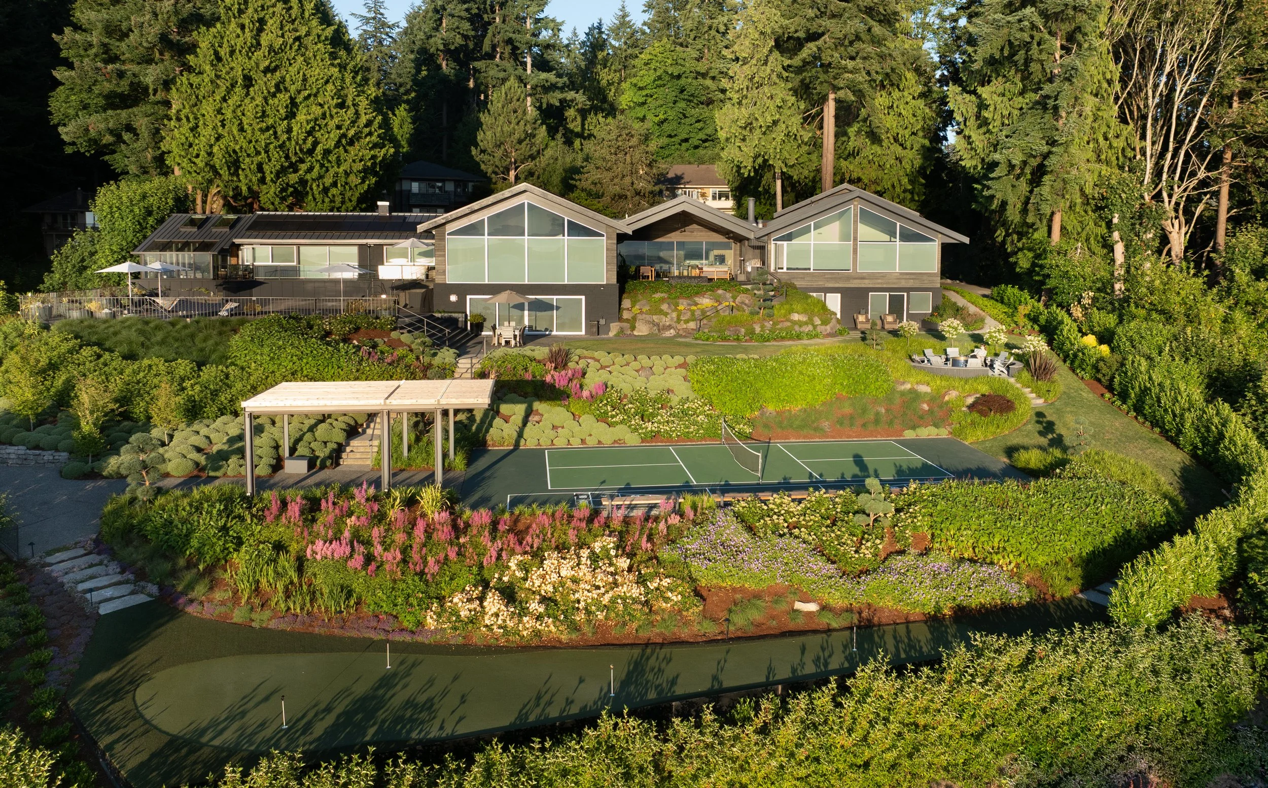 Sound View features a pickleball court and putting green.