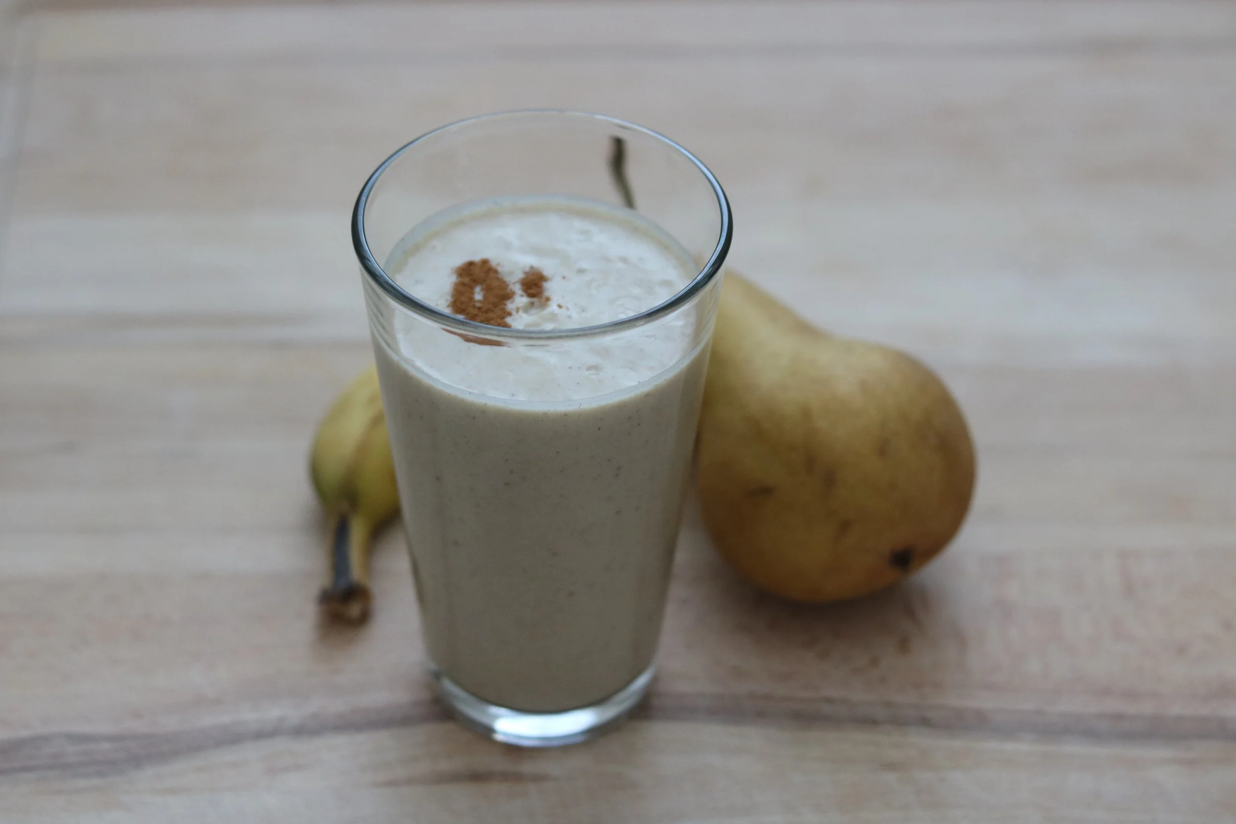 Cozy Cinnamon &amp; Pear Fall Smoothie | A Fall Treat