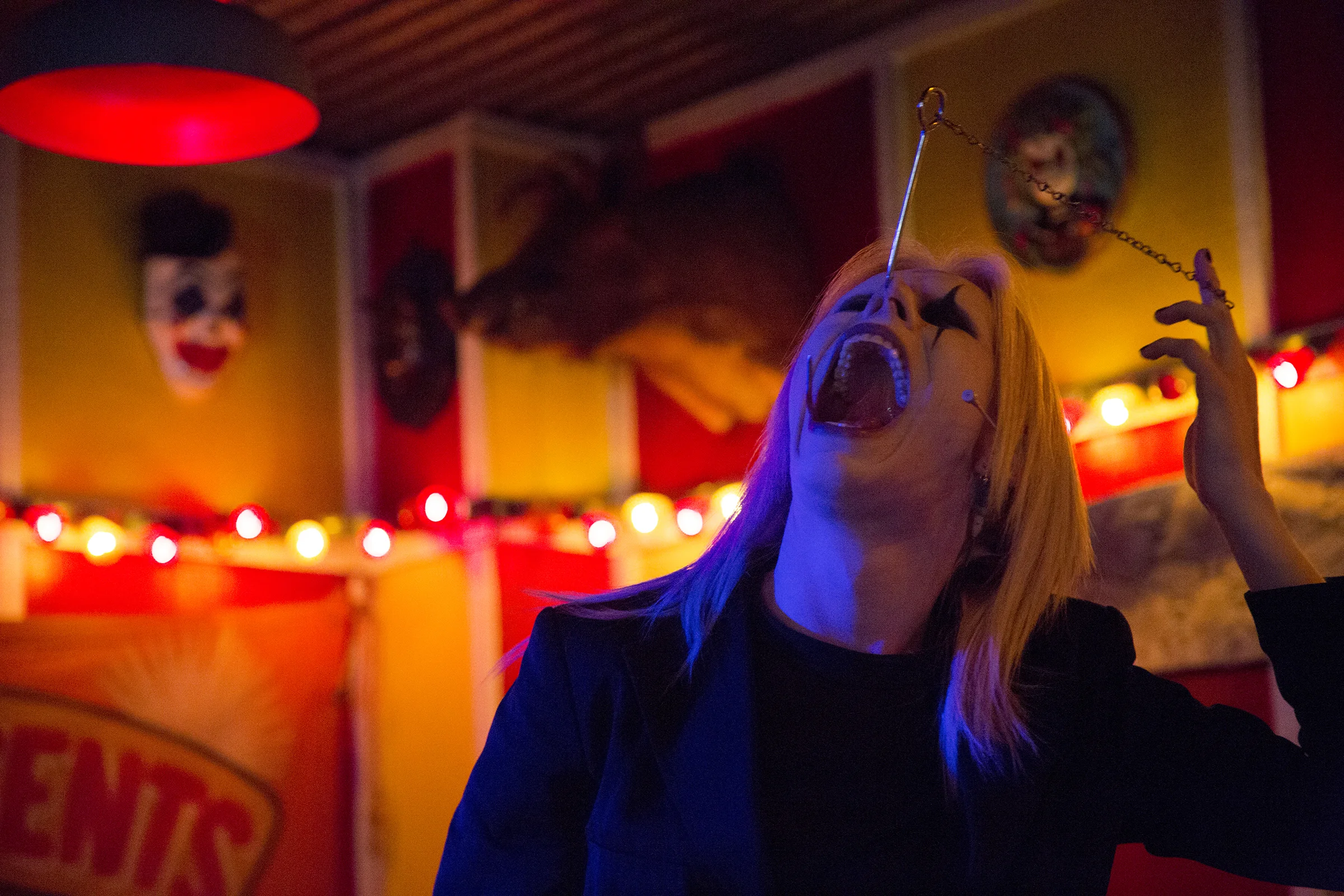 047freakshow2.jpg