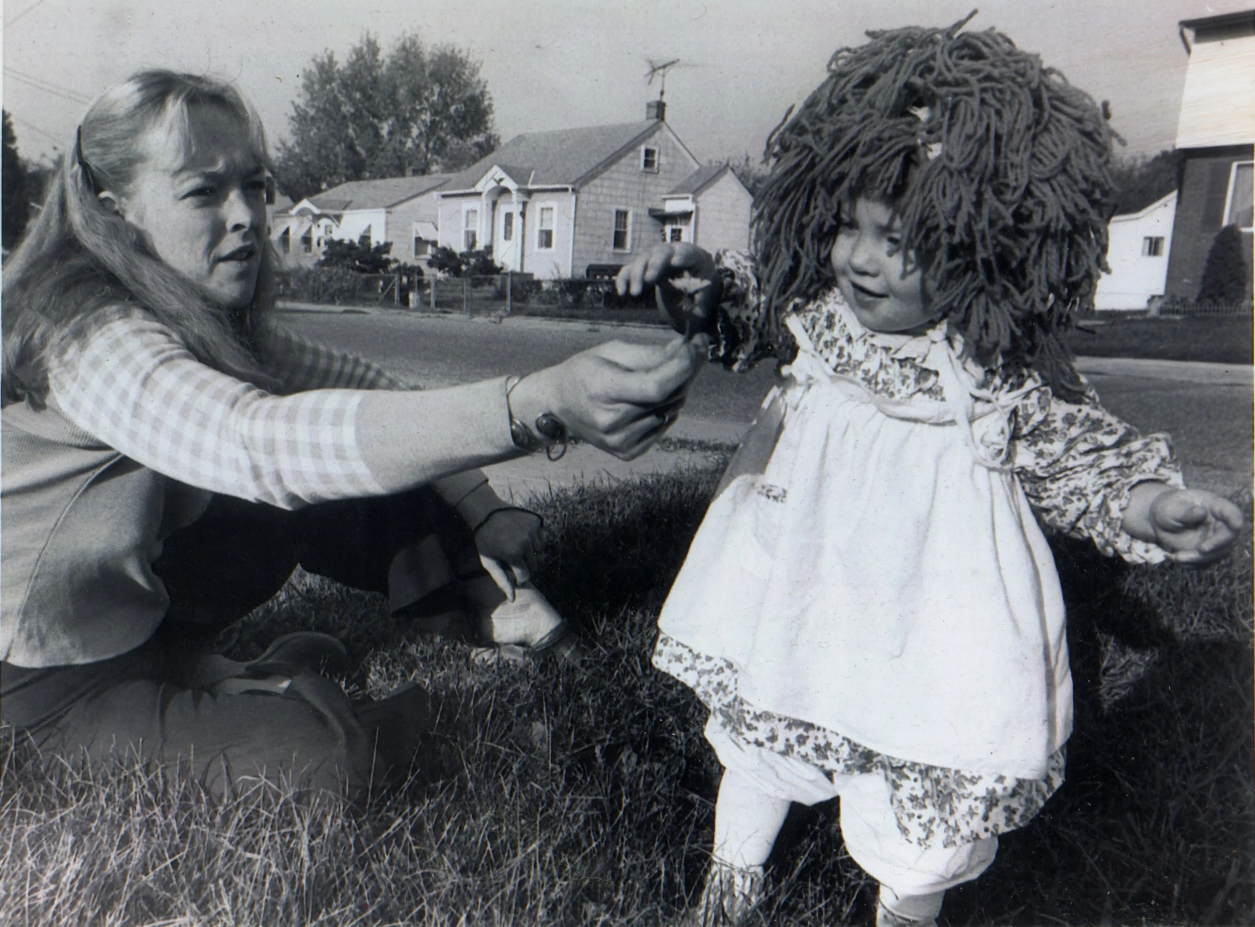 mom_giving_me_flower.JPG