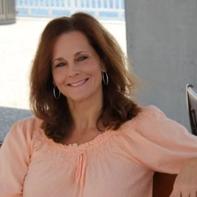  Corinne Smith