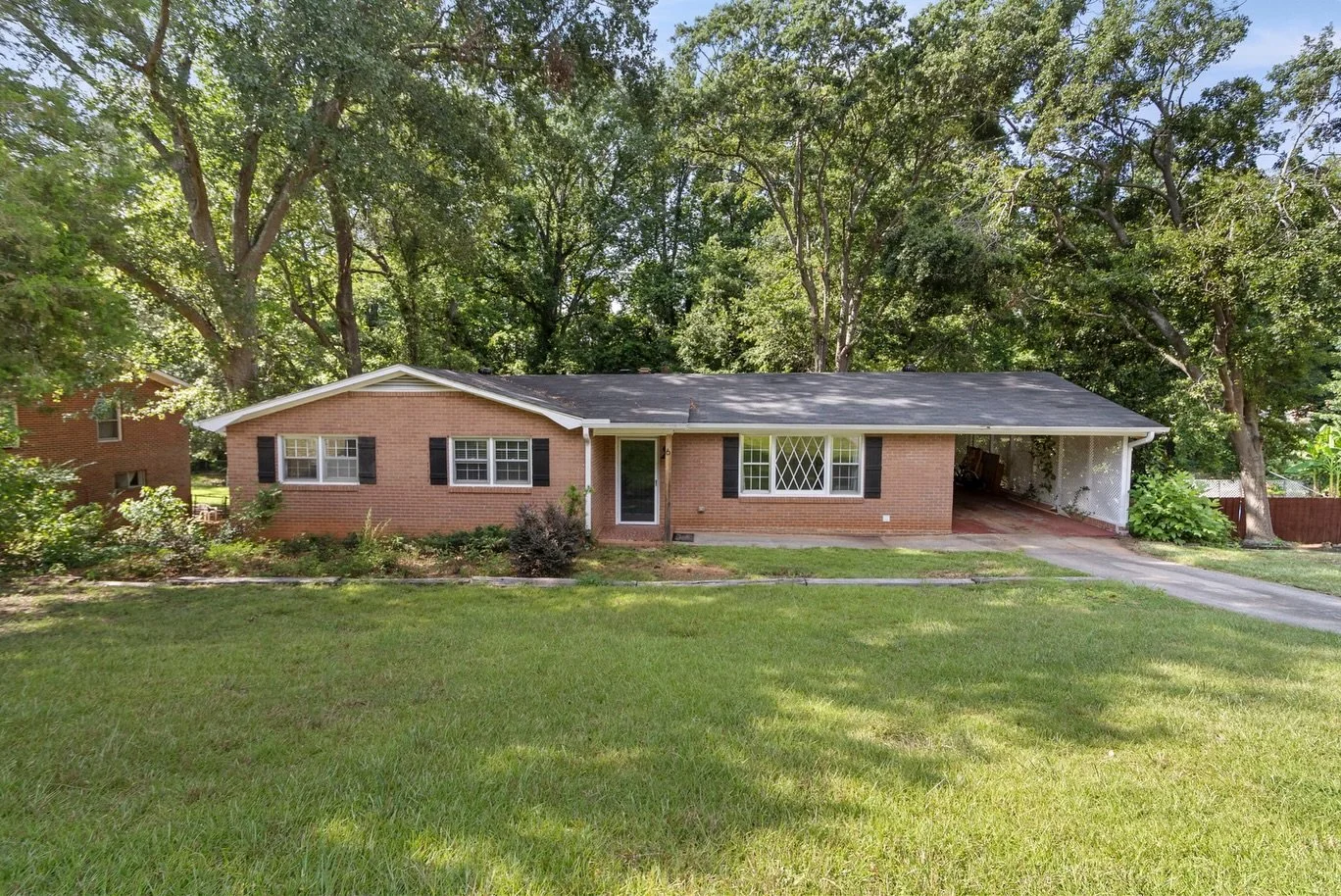 📍 6 North Oak Forest Drive, Greenville, SC
🛏️ 3 / 🛁 2
📦 Large Unifished Walkout Basement
🐇 Convenient to the Swamp Rabbit Trail
🏷️ $315,000

This classic brick ranch, tucked into a quiet, established neighborhood, is fitted with modern updates 