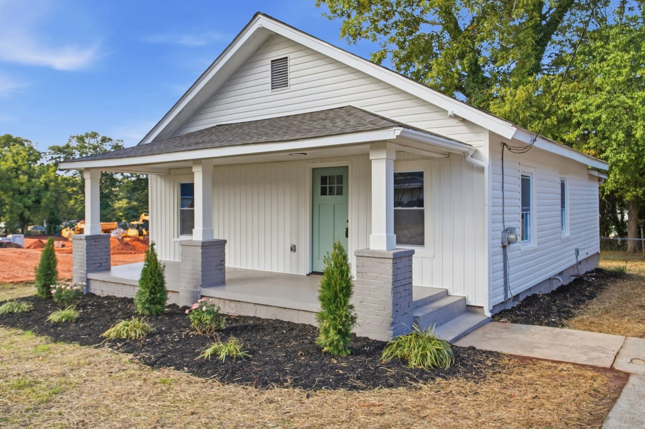 📍210 Gridley St. Greenville, SC

🛏️ 2 Bedrooms
🛁 2 Full Bathrooms
💰$6500 seller credit
🏷️ $269,000

The adorable, fully-renovated home is in a prime location - it&rsquo;s just a short walk to some Greenville classics like @hellodaydrinkers, Mike