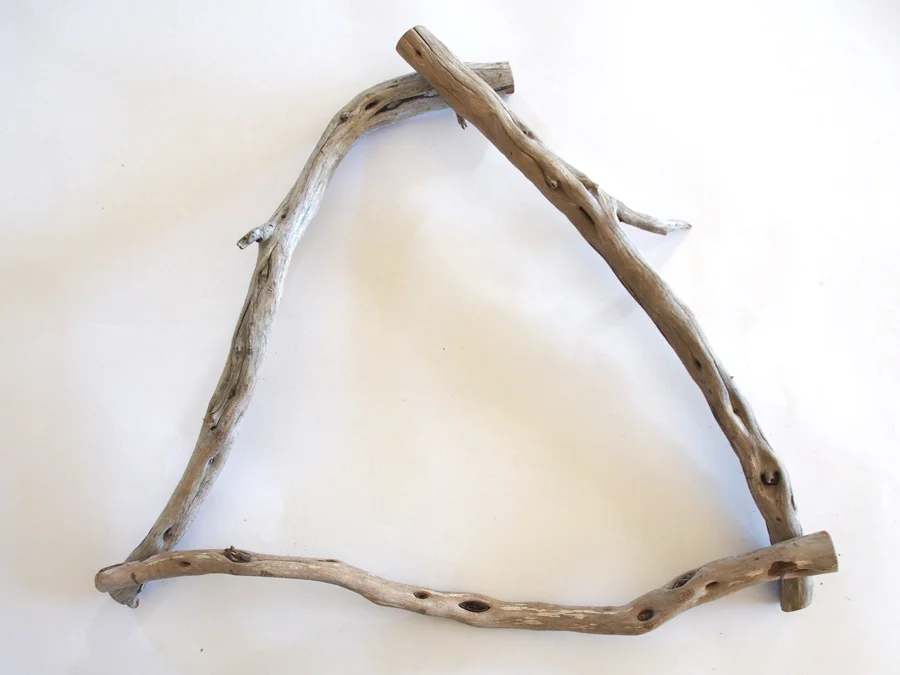 DIY This Boho Rustic Dreamcatcher