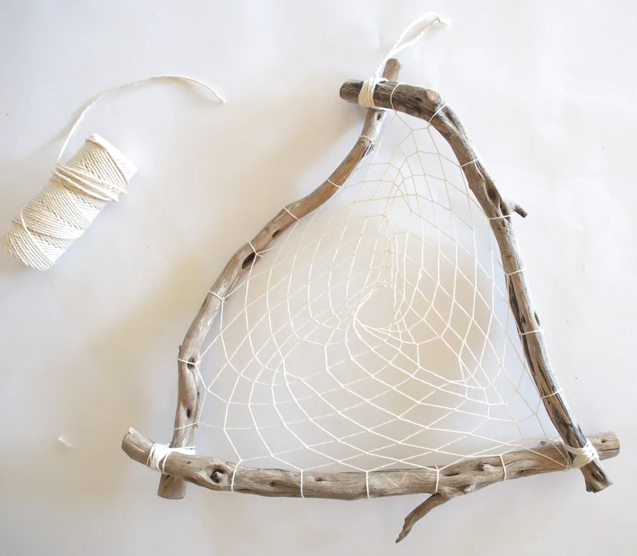 DIY This Boho Rustic Dreamcatcher