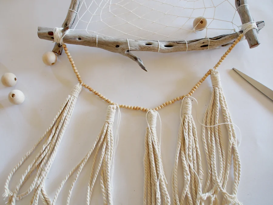 DIY This Boho Rustic Dreamcatcher