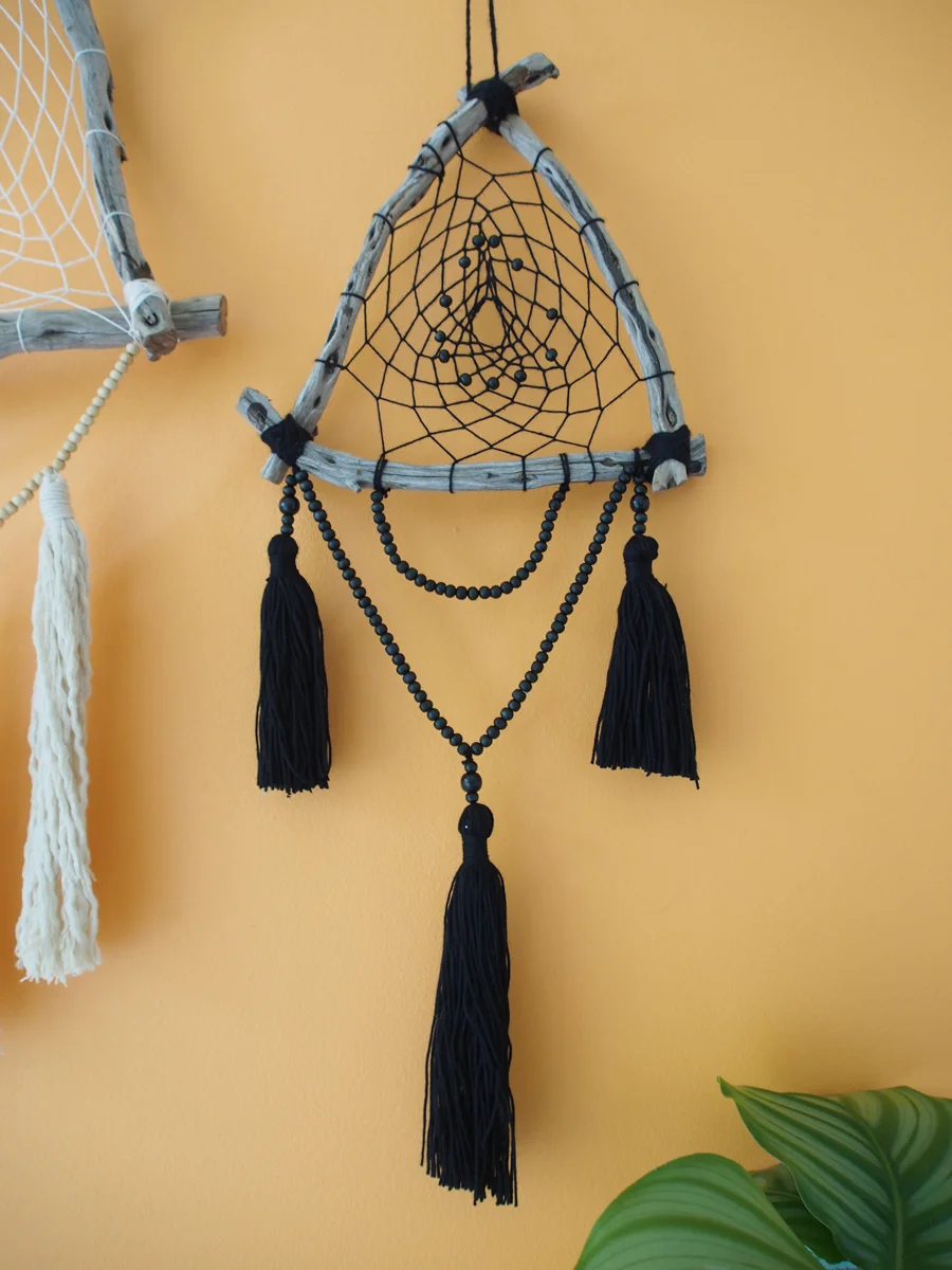 DIY This Boho Rustic Dreamcatcher
