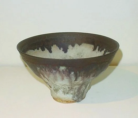 16 Lucie-Rie-Volcanic-bowl-with-manganese-border-c.-1986.jpg