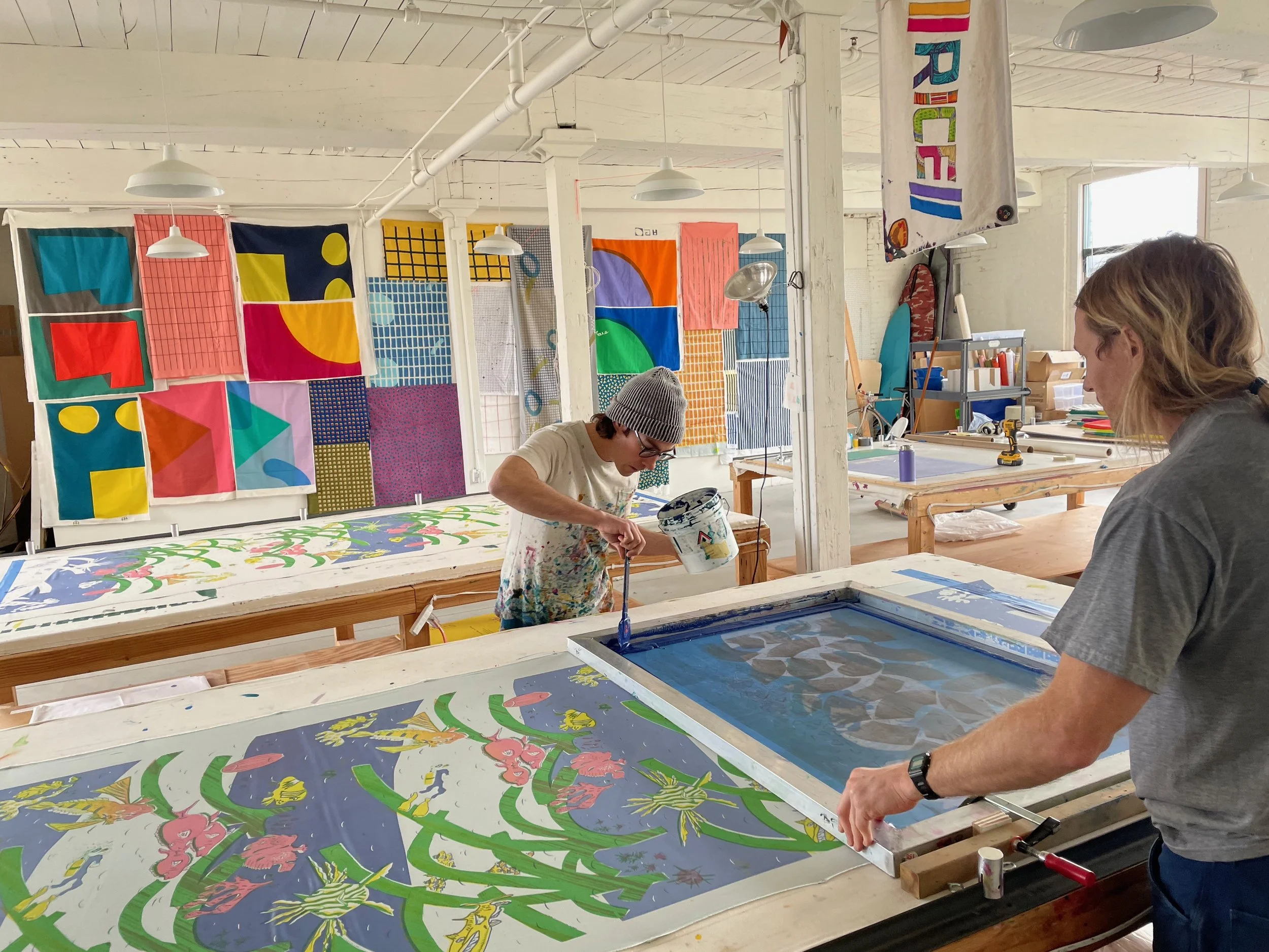  Austino and Barrett printing collaborative  Scuba Steve  print at the R.I.C.E. studio, 2021.  