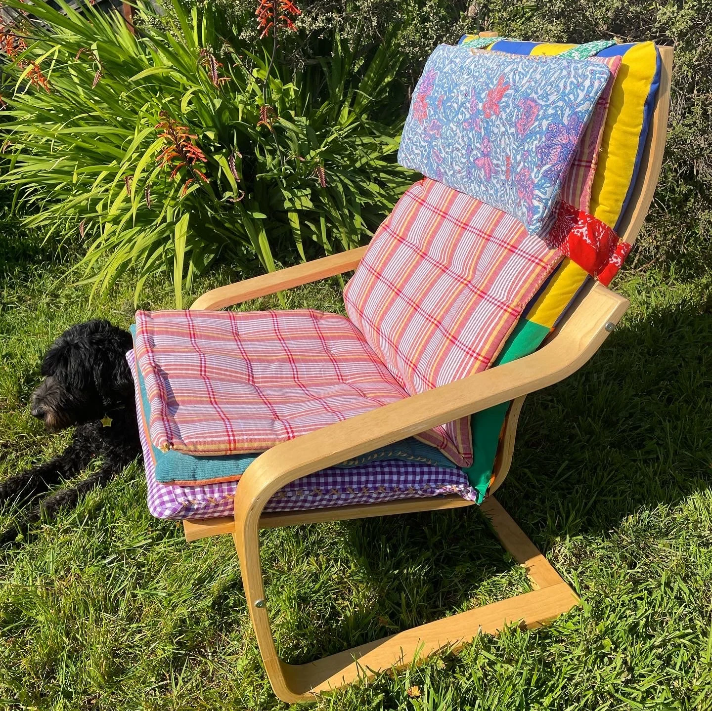  New life in the sun for busted IKEA POÄNG street score. 